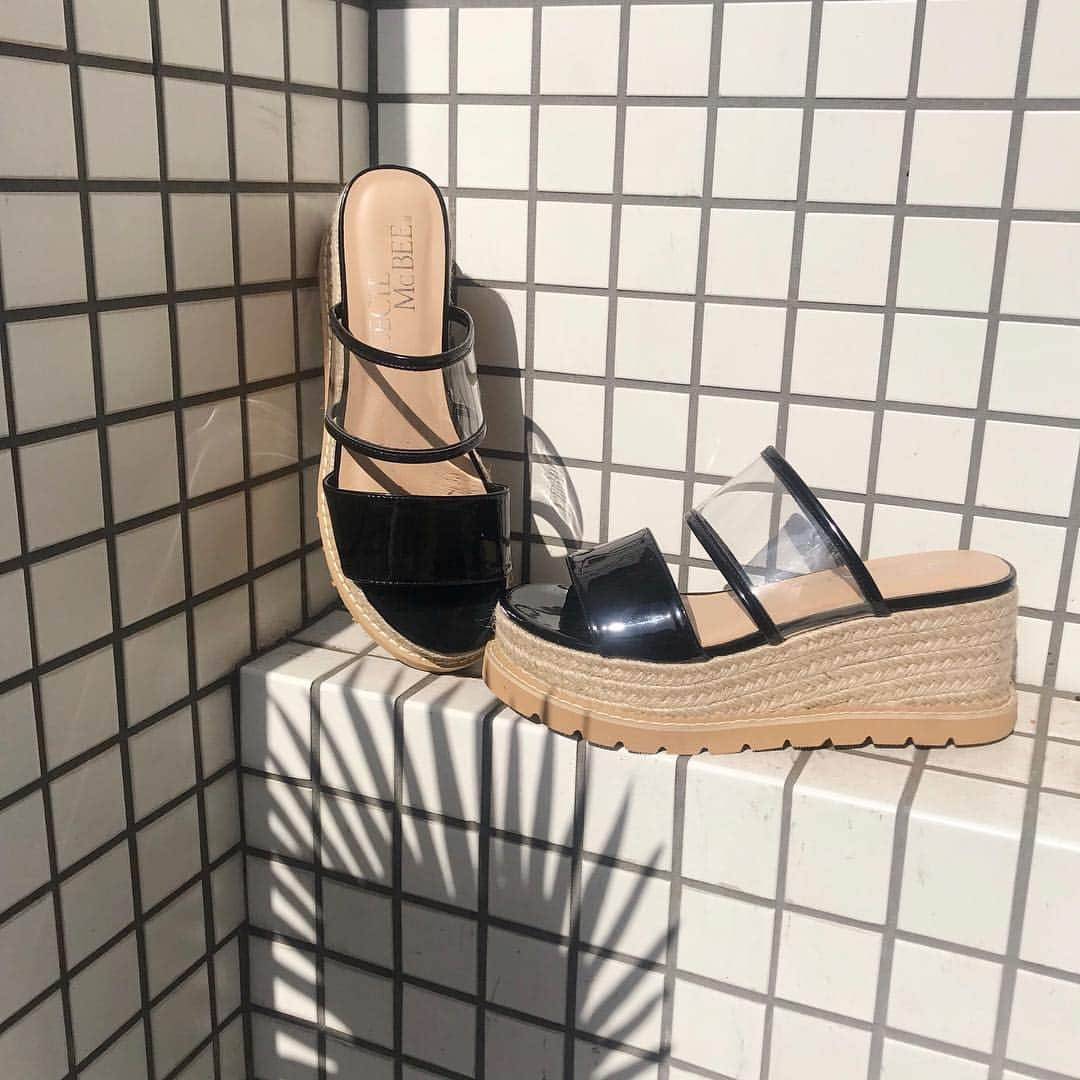 セシルマクビーさんのインスタグラム写真 - (セシルマクビーInstagram)「. .  NEW ARRIVAL . . 4月も可愛い新作続々❤︎ . sandal ¥5,900＋tax 【315830011900】 ※4月店頭発売予定 . . ◾️只今予約商品先行受注で Ailandポイントが2倍に！ TOP URLをCHECK☑︎ . . . #CECILMcBEE#spring#shoes#ootd #fashion#outfitoftheday#trend#style #sandal#clear#pvc#クリア#サンダル #新作#シューズ#新作アイテム」3月26日 20時43分 - cecilmcbee_official