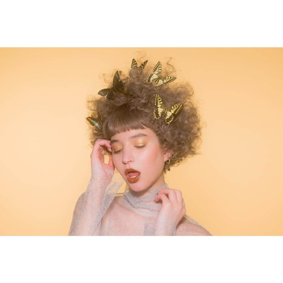 のインスタグラム：「・ Keiichi Nitta & Masayoshi Okudaira × CRAFT BOTANICAL aminoRESQ  ART WORK🦋 ・ 📸Today’s model🧖🏻‍♀️ @emmajasmine12345 ・ ・ #aminoresq #アミノレスキュー  #CRAFTBOTANICAL #クラフトボタニカル #shampoo #シャンプー #treatment #トリートメント  #haircare #ヘアケア #scalpcare #スカルプケア #healthy #beautifulhair #美しい髪 #relax #happybathtime #癒しのダメージケア #LOFT #ロフト #東急ハンズ #ショップイン  #ARTWORK #BEAUTY #SHOOTING #瑛茉ジャスミン #vivi」