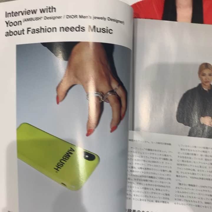 のインスタグラム：「MY SPRING ISSUES ARE HERE 🙌🏽 Talking bout the future of Asia, fashion and music, making my own path with different audiences.... all the fun stuff ❤️💚💙💛🧡🖤💜💗 @silvermag.jp @voguejapan @switch_magazine @swag.hommes ALL OUT NOW 🇯🇵 . #voguejapan #silver #switch #swaghommes #TOKYO #JAPAN」