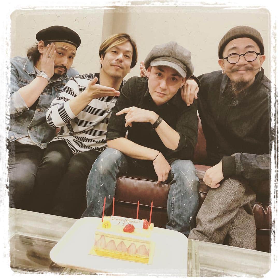 ケン・ロイドのインスタグラム：「Thx! #AtomOnSphere」