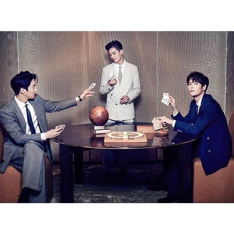 ジヒョク のインスタグラム：「GQjapan GiorgioArmani funkygalaxy.  https://gqjapan.jp/fashion/wardrobe/20190326/armani-ginza-tower-funky-galaxy」