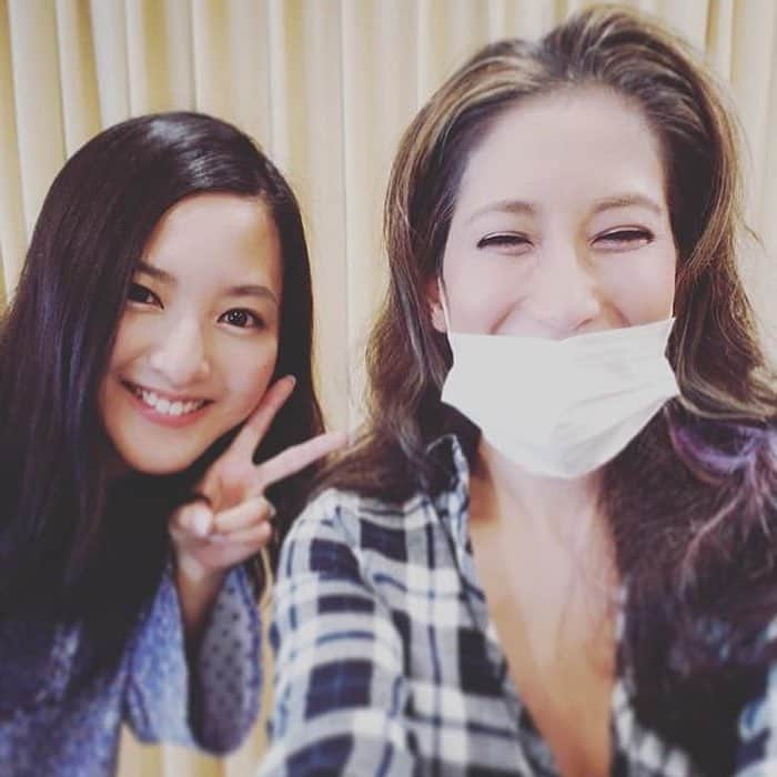 浜口順子さんのインスタグラム写真 - (浜口順子Instagram)「先週の水曜日、 #bayfm_it  の代打パーソナリティをさせていただいた放送が #radiko #radikoタイムフリー 機能でお聴きいただけるのも明日までとなりました🗣 まだ聴いてない方は ぜひぜひお聴き下さい❤️ 貴重な⁉️ひとりおしゃべりです🗣 関東以外の方はエリアフリー会員の方のみお聴きいただけます、ご注意を❗️ … … 写真は先週の水曜日、生放送前に #bayfmミラクル  のDJをされている @annahanashi お姉様にご挨拶へうかがった時❤️ めっちゃお優しくて、 これから生放送でドキドキの私を励ましてくださいました〜✌️ #bayfm #ラジオ #radio」3月26日 20時59分 - hamaguchijunko