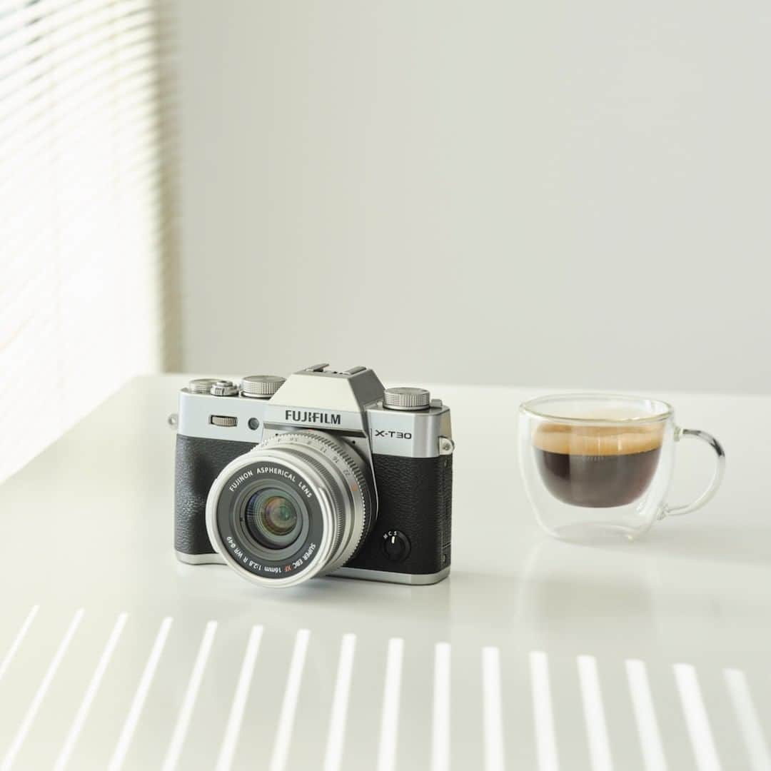 FUJIFILM INDONESIAさんのインスタグラム写真 - (FUJIFILM INDONESIAInstagram)「Good coffee is a pleasure. Good camera are a treasure.  #Fujifilm_id #GoFUJIFILM #XT30_id #thelittleGIANT」3月26日 21時01分 - fujifilm_id