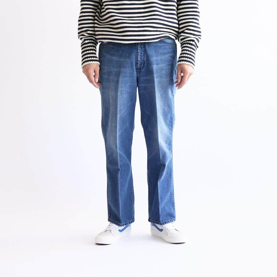 のインスタグラム：「【4.1（mon）On sale】﻿ 《WRANGLER×STA-WEST'S×EDIFICE 25th Denim》﻿ ﻿ WESTOVERALLSデザイナーが幼少期から大好きだったデニムブランドの一つ、WRANGLERとの念願のコラボレーションがEDIFICEエクスクルーシブによって実現。﻿ ﻿ シルエットやディテールの基準をWESTOVERALLS に合わせ、素材にはWRANGLERで使用されている12.5オンスのデニムを使用し見事に融合したコラボレーションモデルです。﻿ ﻿ コラボレーションの中で最も特徴的なのがWRANGLER とSTA-WEST'Sそしてエクスクルーシブで展開するEDIFICEとの3社による共演ということで3色の生地を使用し、ベース部分とベルトループ、ポケットにそれぞれ配色され、バックポケットには念願のサイレントW(ダブリューステッチ)が堂々と顔を出します。﻿ ﻿ シルエットには腰周りにゆとりを持ちながらも、すっきりと見える美しいラインが特徴で、膝下にかけてそっと裾口が広がるブーツカットに仕上げています。 ﻿ ﻿ ﻿ 【STA-WEST'S / スターウエスト】﻿ ﻿ WESTOVERALLS からの新ライン STA-WEST’Sは、インディアンロゴをモチーフに、ヴィンテージを彷彿させる素材やパーツを使用。一点一点職人が丁寧に色﻿ 落ち加工を施したデニムや、インディアンをイメージする矢じり、フリンジがモチーフとなるアイテムを中心に展開します。﻿ ﻿ ﻿ ﻿ Denim : 【STA-WEST’S × WRANGLER Exclusive for EDIFICE】¥22,000+tax﻿ ﻿ ﻿ ﻿ ﻿ ﻿ ﻿ ﻿ ﻿ #edifice #denim #westoveralls #starwests #wrangler #edifice_25 #collaboration #exclusivemodels #denimstyle #mensdenim #triplecollaboration #mensfashion #mensstyle #menswardrobe #denimcoordinate #エディフィス #ラングラー #ウエストオーバーオールズ #スターウエスト」
