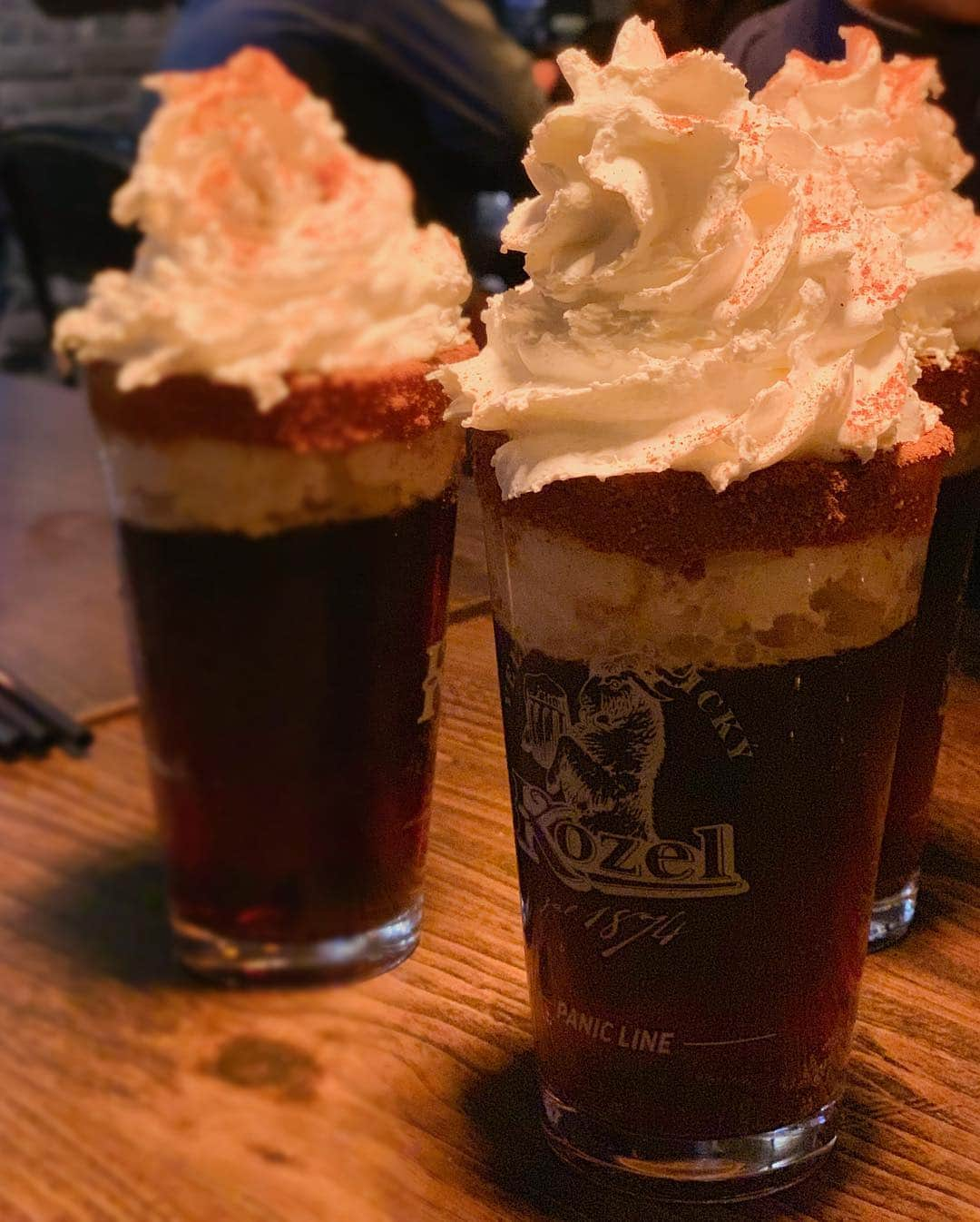 レヒョンさんのインスタグラム写真 - (レヒョンInstagram)「#혈액순환 #party 🤤🤤🤤 #생크림 #시나몬 #코젤 #beer #kozel」3月26日 21時14分 - raehyun68