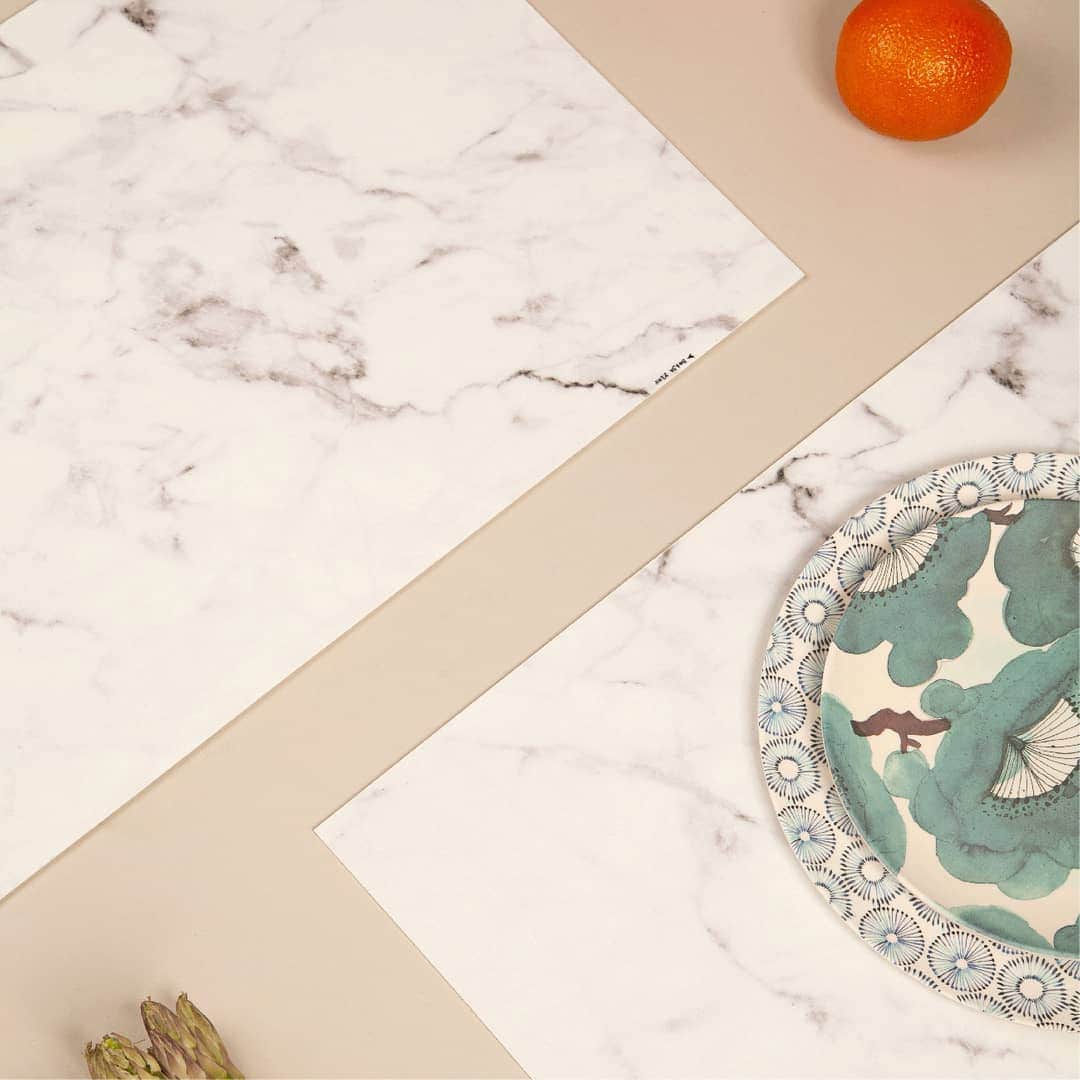 のインスタグラム：「Place aux sets de table ! Ceux-ci effet marbre ne manqueront pas de faire leur petit effet sur une table en bois brut par exemple... > Nouveautés disponibles sur Bensimon.com 🇬🇧 No table without place mats! These with their marble effect will dress up every table! > Available on Bensimon.com #bensimon #moisdeladeco #deco #home #maisonbensimon」