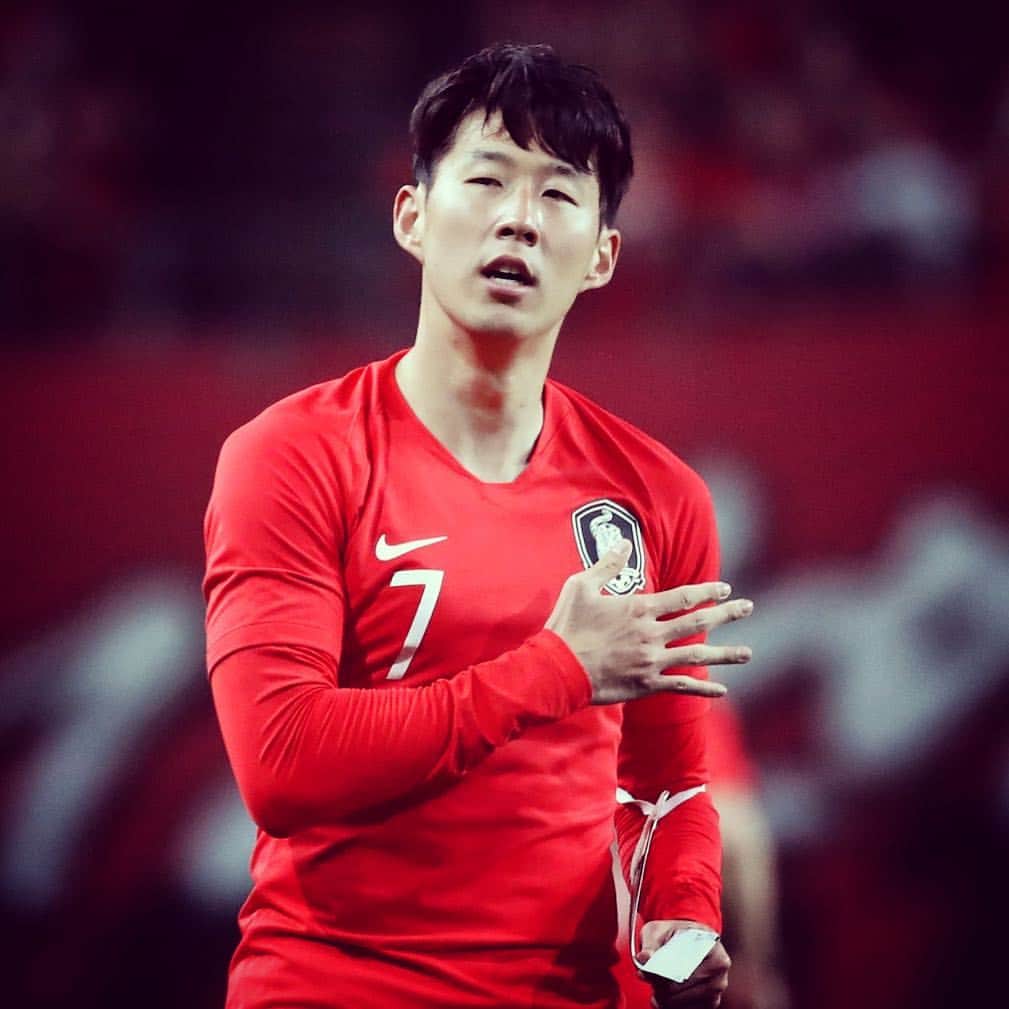 トッテナム・ホットスパーFCさんのインスタグラム写真 - (トッテナム・ホットスパーFCInstagram)「🇰🇷 Captain Sonny strikes for South Korea! ⚽️🔥 #COYS」3月26日 21時24分 - spursofficial