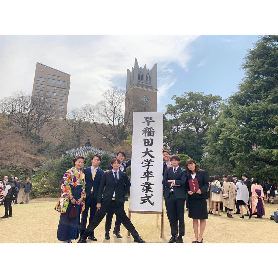 のインスタグラム：「卒業しました🎓🌸 みんなありがとう💓」