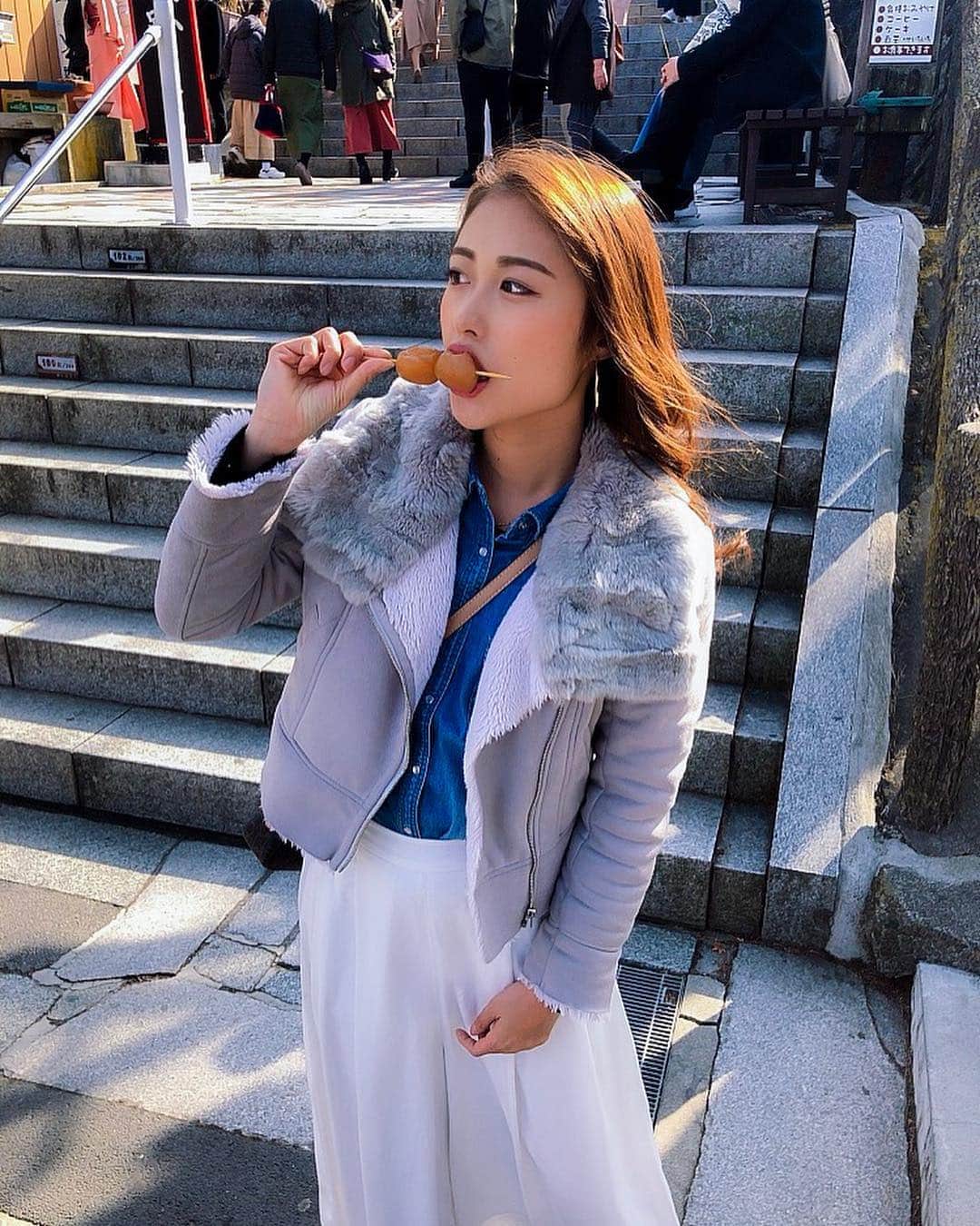 澤井玲未のインスタグラム：「伊香保温泉に行ってきたよ♨️ 名物の石段街もちゃんと登りました(すごく疲れた笑) 玉こんにゃく大好きであったら必ず食べる🤭💓 . #ootd#code#onsen#trip#japan#japanesegirl#ikahoonsen#springcode#instafashion#instatrip#伊香保温泉#玉こんにゃく#石段街#春服#ファッション#旅行#女子旅#温泉旅行#女子旅コーデ#REMIsFASHION」