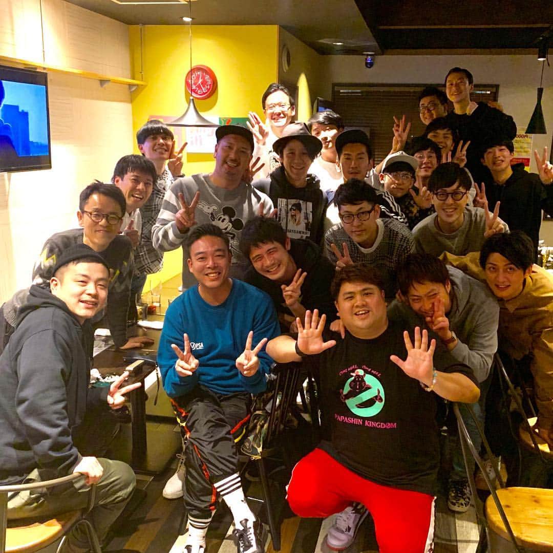 池田真一のインスタグラム：「めちゃくちゃ遅くなりましたが先日お世話になってる社員さんが毎年恒例の新年会してくれました！ めちゃくちゃ楽しかった！ こっちこっち〜は皆さんのお陰でもうすぐ2周年を迎えます！ 感謝の気持ちを込めて4月9日〜14日まで2周年記念キャンペーンやってますので皆さん是非足をお運び下さいー！」