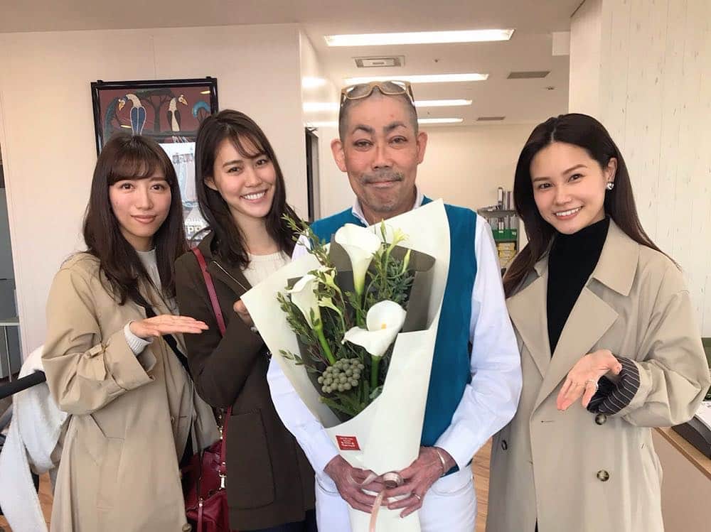 斉藤翠さんのインスタグラム写真 - (斉藤翠Instagram)「_ 事務所のマネージャーさんが退職されるので、ご挨拶に💐  26年お疲れ様でした！ 事務所に入るきっかけになったオーディションで審査員もされていて、当時の事は今でも鮮明に思い出せます…！ 当時から現在まで本当に沢山お世話になり、ありがとうございました！ また会う日まで☺️」3月26日 21時21分 - midori_sss