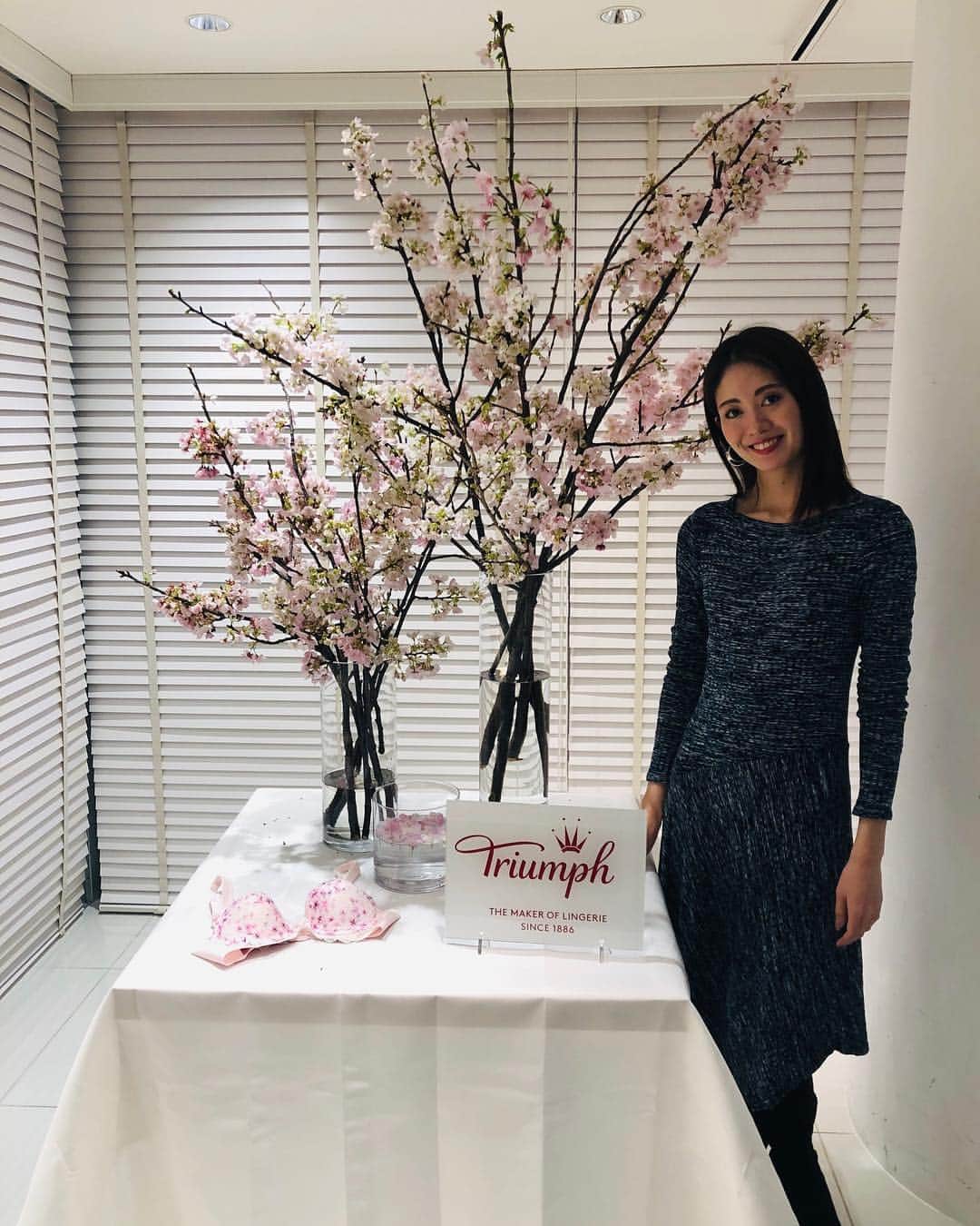 土屋ひかるのインスタグラム：「今日は #トリンプ のイベントに参加させて頂きました！ テーマは 「自分の胸に合うブラジャーって？本当にぴったりの1枚、見つけます」 という事で、フィッティングの重要性や、自分にフィットするブラの見つけ方など色々教えて頂きました🌸✨ とてもお勉強になりました！ ステキな機会をありがとうございました🙏✨ 会場も春らしく、とっても素敵でした❤️ #triumph #triumphlingerie  #トリンプフィッティング」