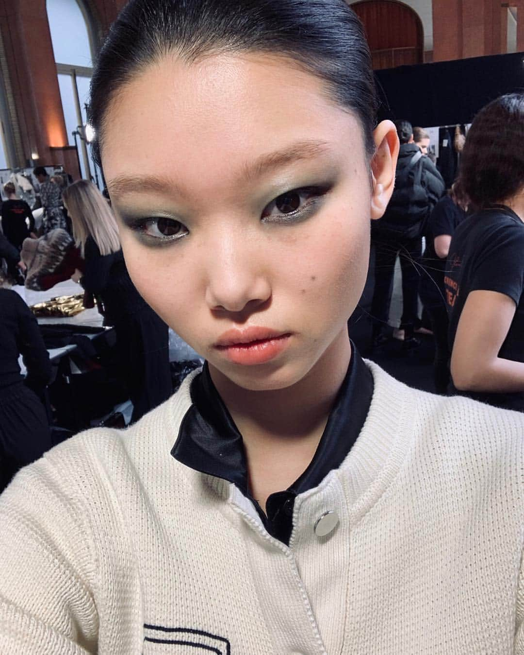 ペ・ユニョンさんのインスタグラム写真 - (ペ・ユニョンInstagram)「Fashion Week Look from My gaze  Photos by me 📷 last」3月26日 21時30分 - mulan_bae