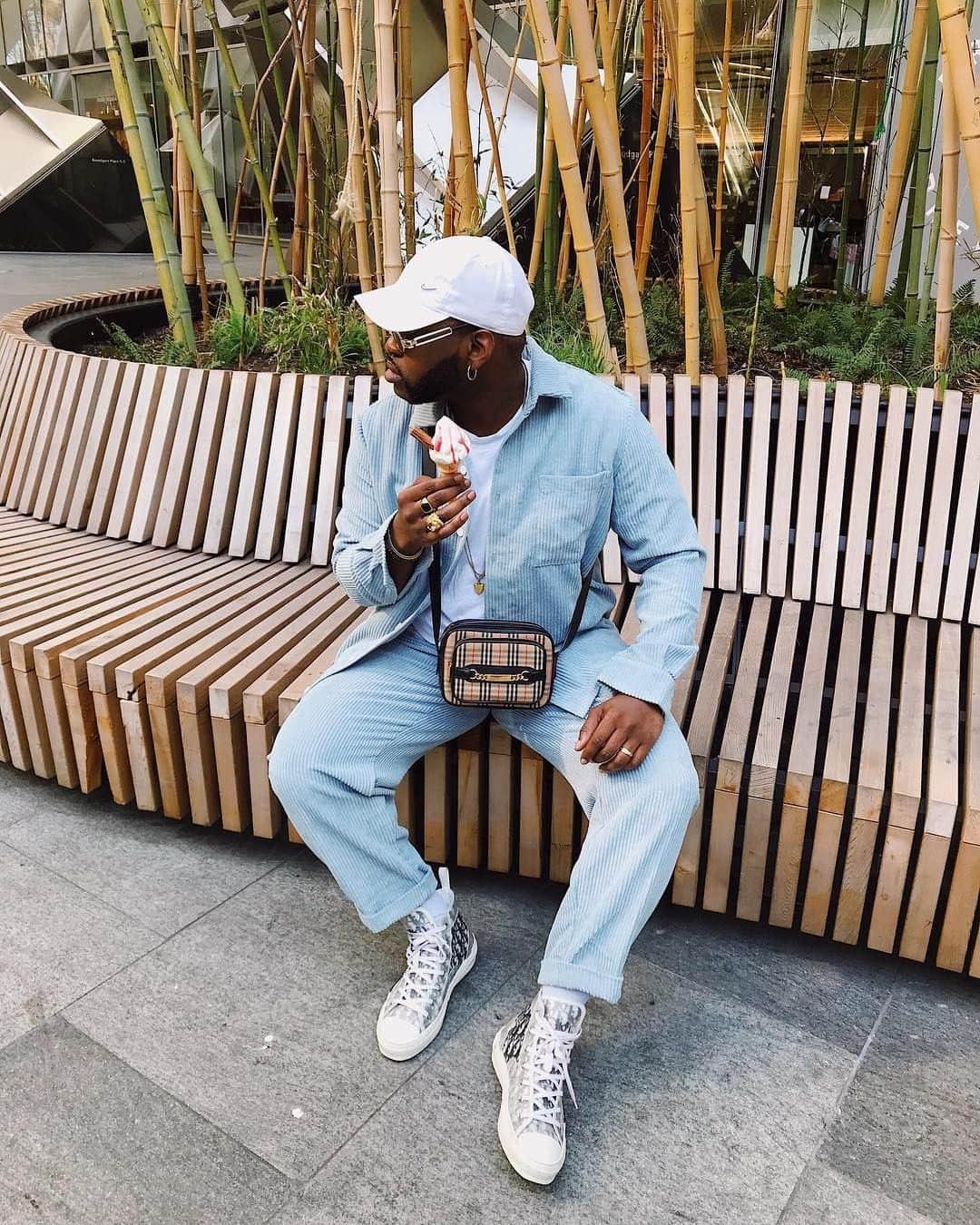 ASOSさんのインスタグラム写真 - (ASOSInstagram)「The powder blue cord co-ord – a spring-ready fashion tongue twister 💙 📸 @johnson_gold 🔎 ASOS MADE IN KENYA cord shirt (1328213) and trousers (1328214) 🗣 Image description: Johnson wearing a blue cord co-ord」3月26日 21時32分 - asos