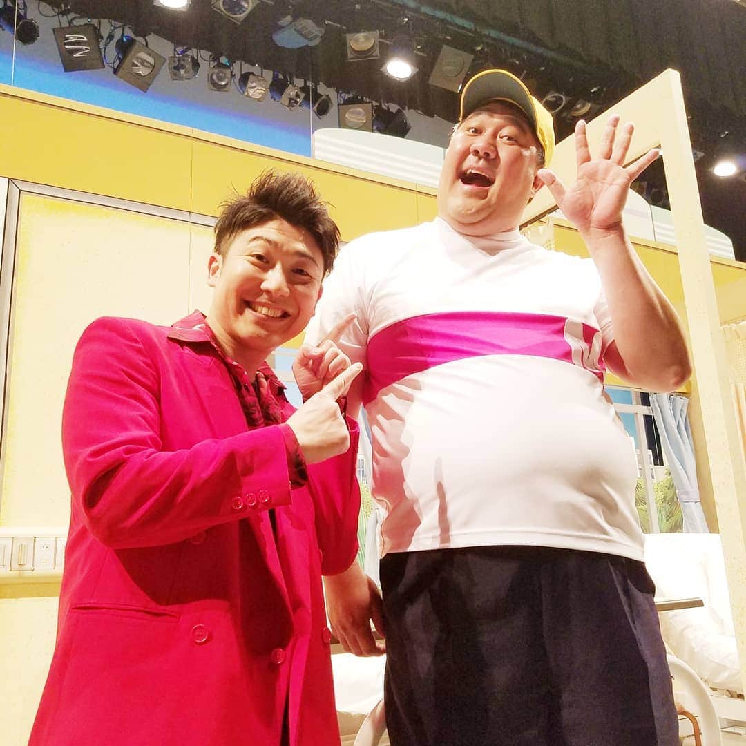 レイチェルのインスタグラム：「今週はNGKにて、  モロミさんリーダー週の新喜劇に出演させていただいておりますよ！  諸太郎くんの暴れっぷりを、  てか、モロミさん初のNGKでのリーダー週を生で是非是非ですよ！  そしてそして、  木曜の晩の『吉本新喜劇2029』、金曜の晩の『大阪杯コメディ』にも、同じくNGKにて出演させていただきますので、  でもって、土日は漫才劇場にてレイチェル班の極新喜劇もやらせていただきますので！  宜しかったらどーぞ皆様、いろんな所で、  お待ちしておりマウストゥーマウス！！！！！😆😆😆😆😆😆✨✨✨✨✨✨🎶🎶🎶🎶🎶🎶🎶」