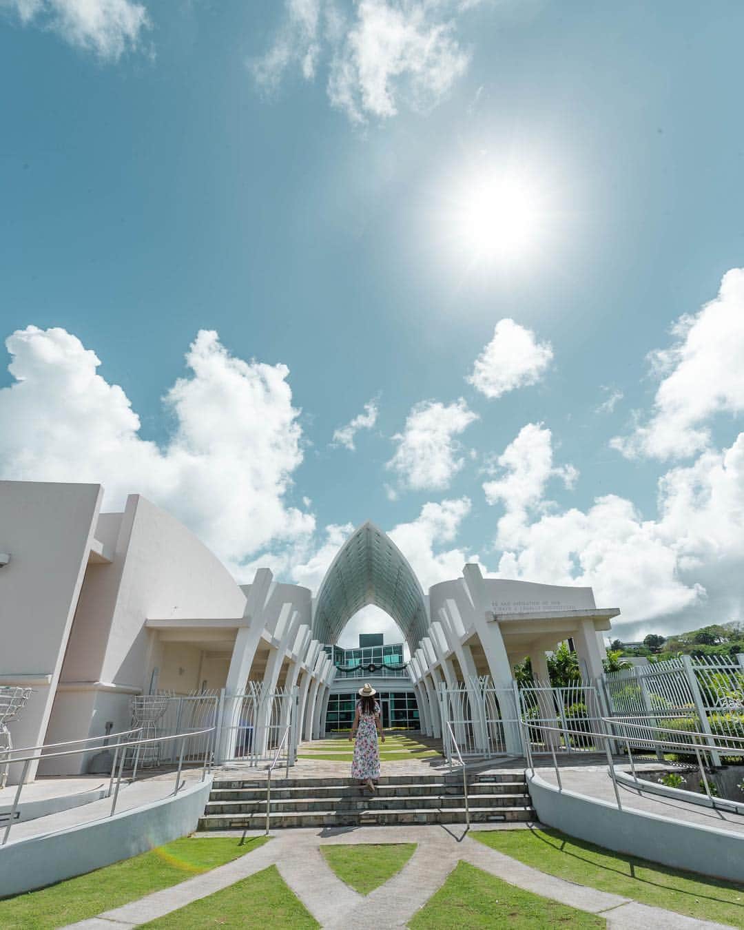 U2 Filmmakerのインスタグラム：「Art Museum⛪️」