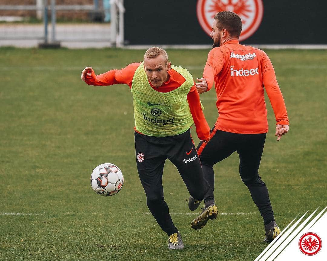 アイントラハト・フランクフルトさんのインスタグラム写真 - (アイントラハト・フランクフルトInstagram)「Back in action 💥 • • #training #sge #eintracht #frankfurt #eintrachtfrankfurt」3月26日 21時35分 - eintrachtfrankfurt