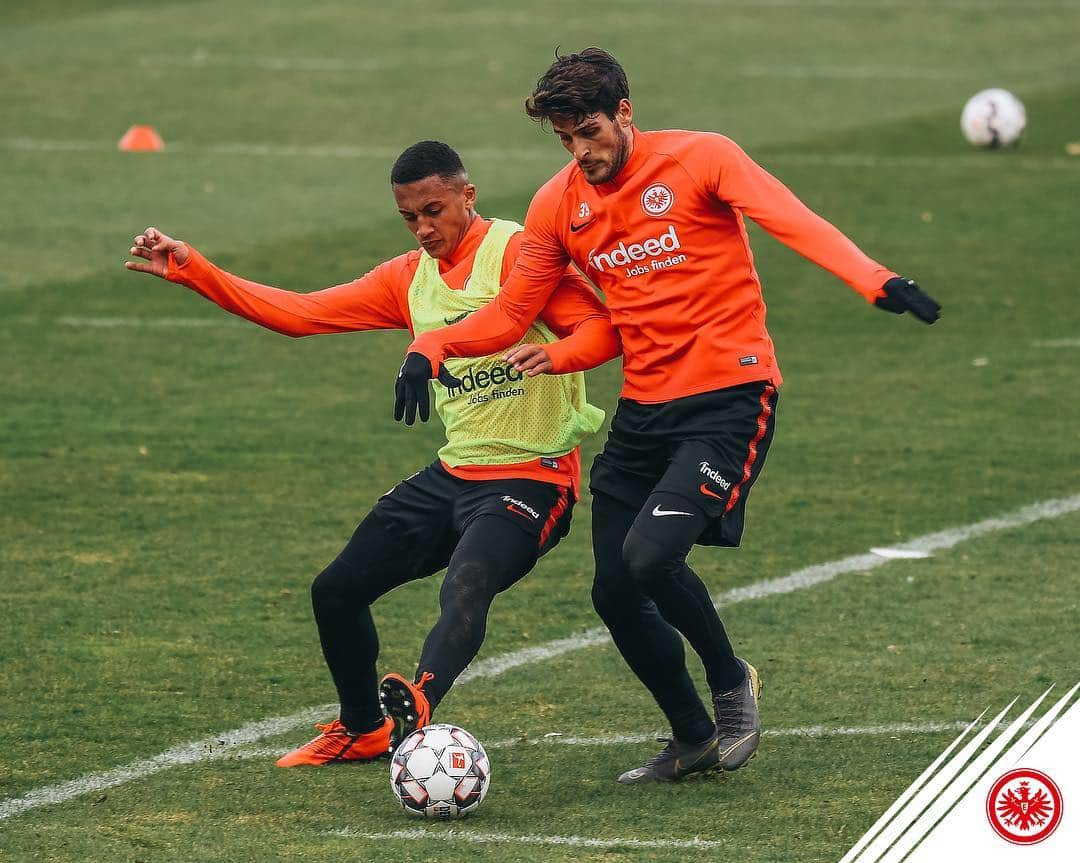 アイントラハト・フランクフルトさんのインスタグラム写真 - (アイントラハト・フランクフルトInstagram)「Back in action 💥 • • #training #sge #eintracht #frankfurt #eintrachtfrankfurt」3月26日 21時35分 - eintrachtfrankfurt