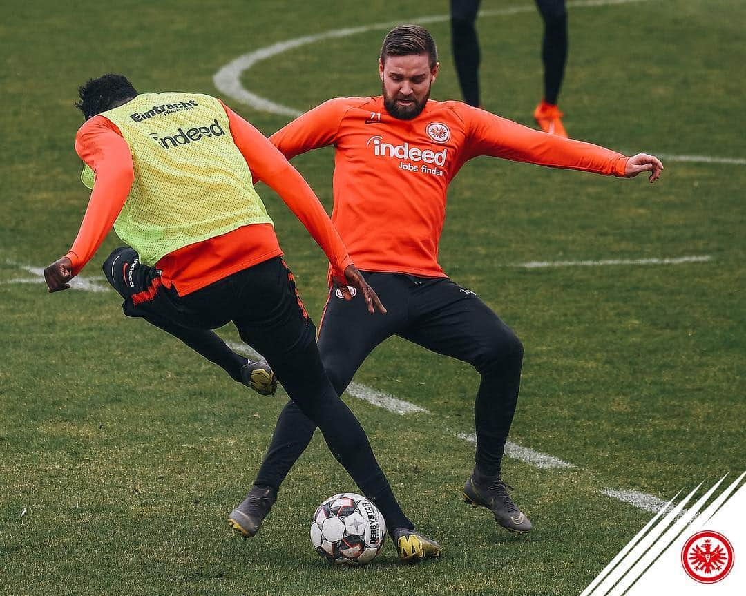 アイントラハト・フランクフルトさんのインスタグラム写真 - (アイントラハト・フランクフルトInstagram)「Back in action 💥 • • #training #sge #eintracht #frankfurt #eintrachtfrankfurt」3月26日 21時35分 - eintrachtfrankfurt