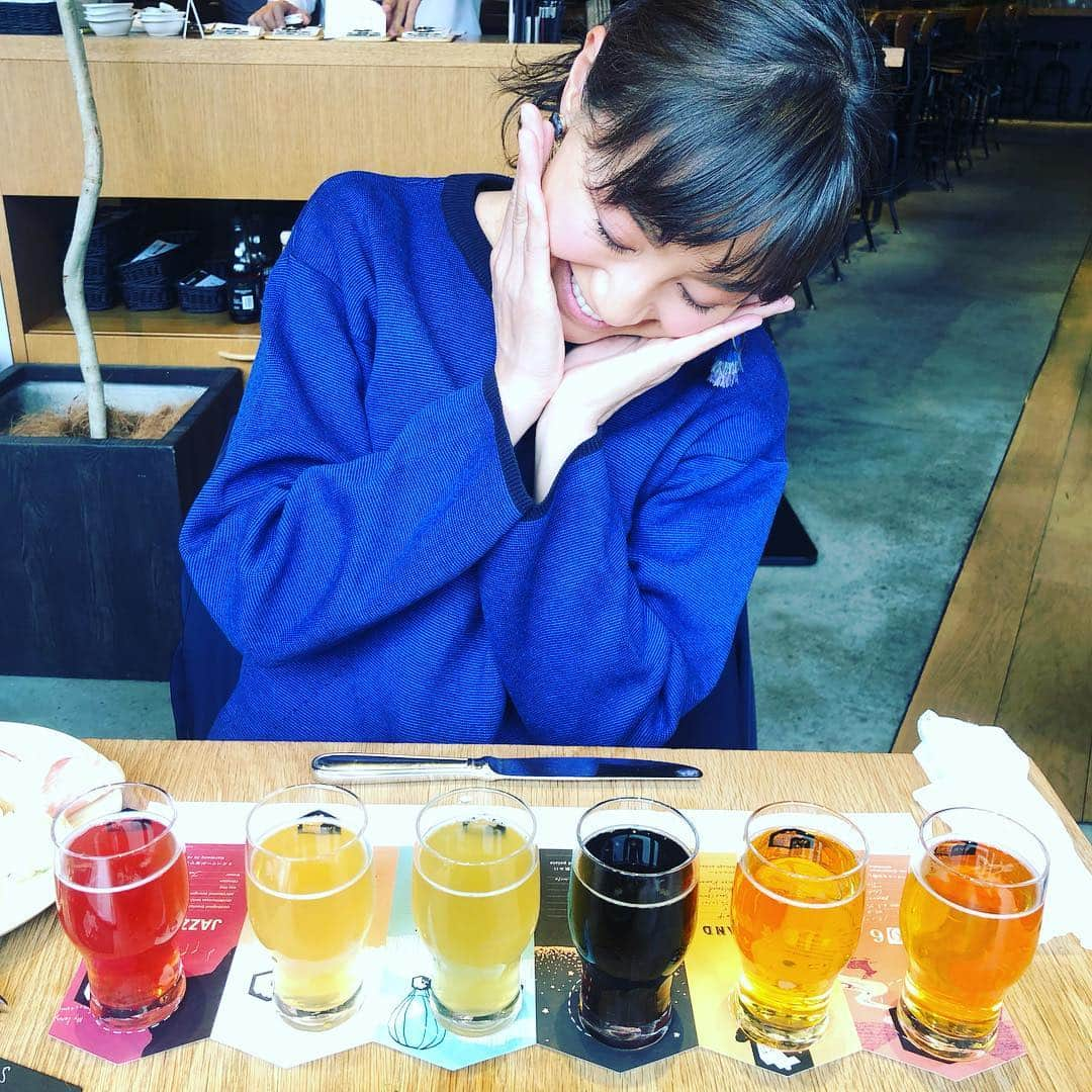 福島和可菜さんのインスタグラム写真 - (福島和可菜Instagram)「#幸せの極み #ビールは私を幸せにする #至福の時間 #マジで #何杯飲んだんだろう #このセットを2回頼んで #さらにはグラスでも追加 #何杯でも #❤️ #相方 #シンガーソングハイカー #加賀谷はつみ ちゃん #お酒好きで #意気投合 #beer #乾杯 #時間経つの早過ぎる #楽しい時間 #打ち合わせと題して #明るい未来の話 #楽しみしかない #アーティスト #山 #trail #music #新曲 #最高」3月26日 21時38分 - fukushimawakana