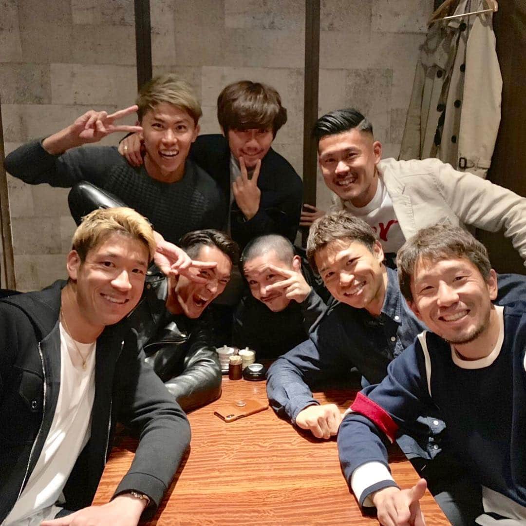 太田宏介のインスタグラム：「『87年会』 みんなでJリーグを盛り上げよう！ #調子乗り世代  #1987年生まれ」