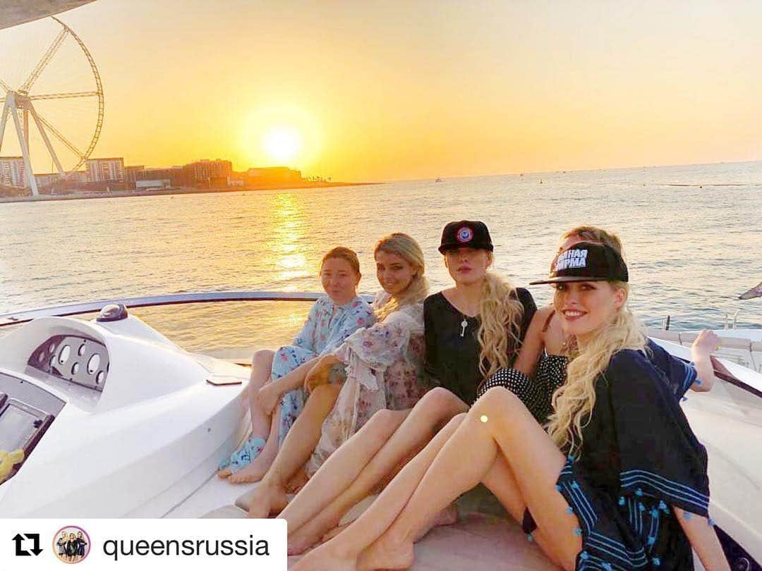 Kristina Kots Gotlibさんのインスタグラム写真 - (Kristina Kots GotlibInstagram)「#Repost @queensrussia with @get_repost ・・・ Заслуженный отдых...🌅🛥 Когда отсняли клип, можно бесконечно любоваться красотой этих мест! . . #queens #queensrussia #музыкальнаягруппа #трио #рмг #премия #bravo #браво #woman #beauty #blond #красота  #утро #кофе  #дубай #отдых」3月26日 21時55分 - kristinakotsgotlib