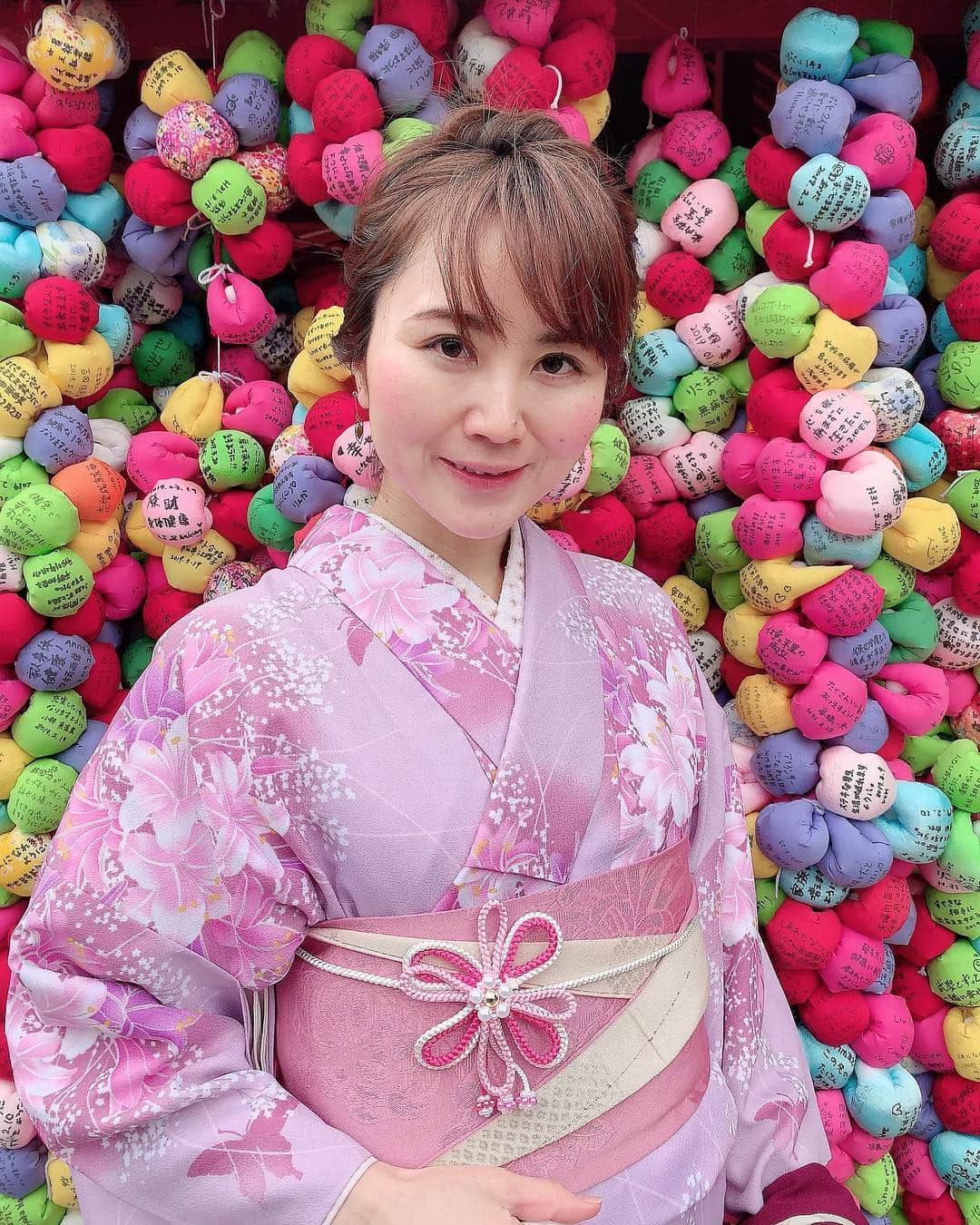 Miku Hirata 平田未来さんのインスタグラム写真 - (Miku Hirata 平田未来Instagram)「Visited Kyoto 👘the last time I cane here was .. ten years more?!💮 This time I could be a variety of experience including kimono 👘 coffees and Kitty 🐱 💓 * 京都といえば、 #八坂庚申堂 💓カラフルな #くくり猿 は大人気☺️💓 欲を我慢するという意味が込められているそうですが、私は煩悩だらけでお願い事は到底かなわないだろうな…🧐 * 寒い京都では、#roccaandfriendstruck (@rocca.truck )で 暖かいドリンクを飲みました🌸 #桜味大好き なので、クリームと甘酸っぱい #桜の花びら が好きになりました☺️💓 * 5枚目は、#京都嵐山 の、#和服キティ ちゃん💓寒いけどこちらにも癒されました😸💓 * #京都限定コーラボトル も、#桜デザイン で可愛すぎました☺️✨限定に弱いので、しっかりご当地キティもお土産に買いました💓 * * 淡路島から西明石に入ったところで、人の多さに驚きましたが、それだけ人気の京都。 古都ならではの文化や味をまた体験しに来たいです❣️ * #古都京都 #着物レンタル京都 #京都の旅  #子連れ京都 #子連れ旅行 #着物レンタル岡本 #レンタル着物岡本 #八坂の塔近く #ロッカアンドフレンズtruck #ロッカアンドフレンズトラック  #観光スポット巡り #可愛いスポット  #和服ヘア #和服コーデ #和服体验  #着物コーディネイト #着物コーデネート  #1歳ママ #3歳ママ #いいね返し #いいねした人全員フォローする」3月26日 22時08分 - miku.hirata