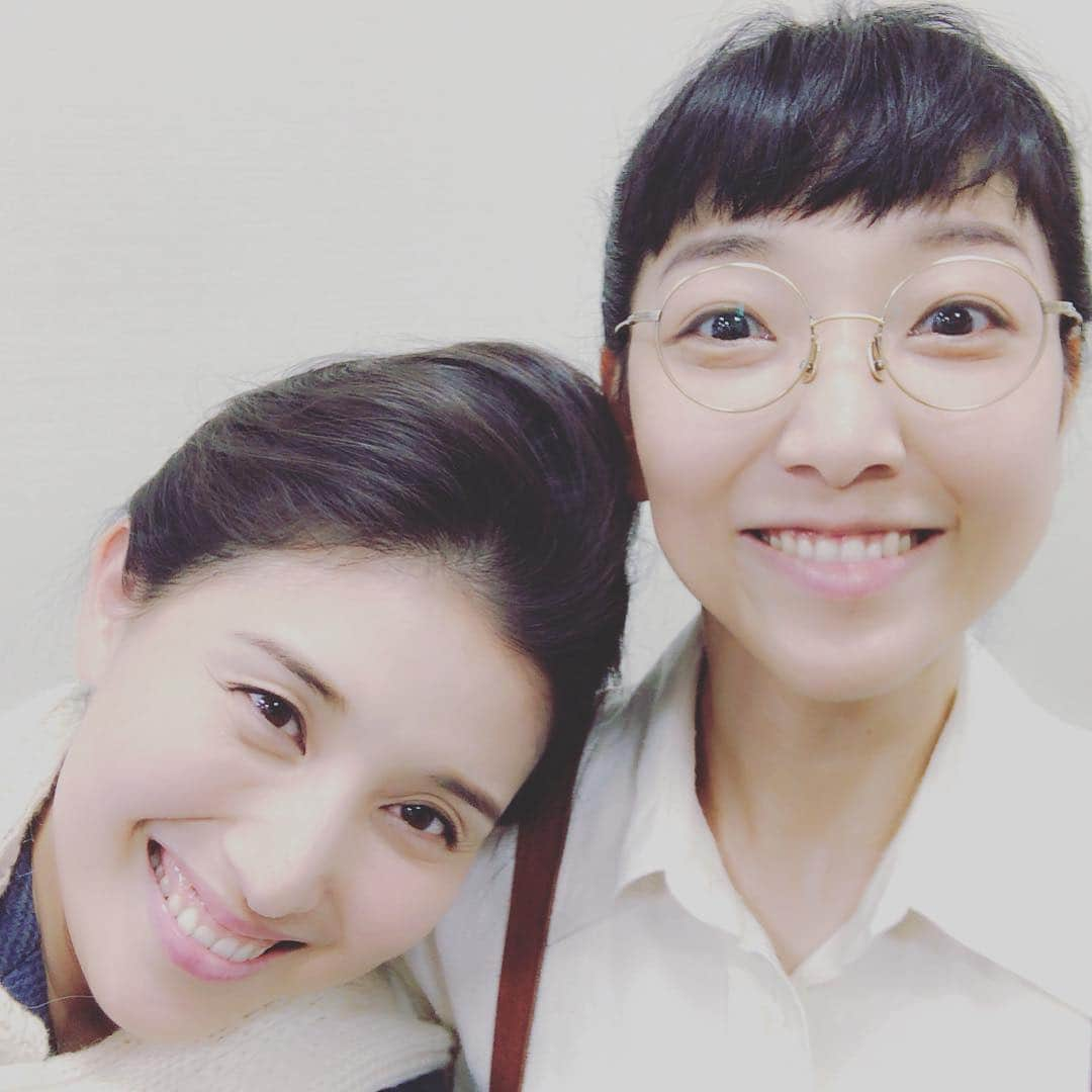 橋本マナミさんのインスタグラム写真 - (橋本マナミInstagram)「#まんぷく #朝ドラ 中盤あたりに放送された萬平さんのおいで💕キュン死女子が続出したことでしょう。サクラちゃんとふざけてやってみました笑笑 今週またまんぷく出演します❗️最後の週です。ぜひみてね」3月26日 22時10分 - manami84808