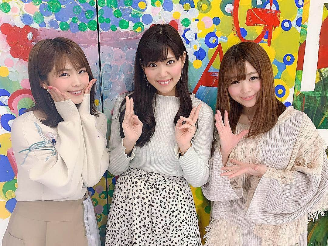 沢辺りおんさんのインスタグラム写真 - (沢辺りおんInstagram)「本日は公開ラジオに来てくれた皆様 ありがとうございました♡ 夜はすっかり寒いですね❄️❄️❄️ 帰宅する時はお気をつけて！ 久々に公開収録で、ラジオで、緊張しちゃいました。。。 言葉が本当に出てこなくて。。。笑  もっと本読みます〜🙆‍♀️🙆‍♀️ O.Aは4月12日(金)23:00〜23:29なので チェック宜しくね(･ω･)b  #市川うららfm  #公開収録 #篠原冴美 #栗山夢衣 #スタジオの楽屋 #寒すぎた」3月26日 22時14分 - rionsawabe