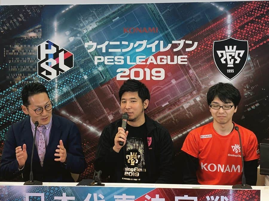 のインスタグラム：「先日は今シーズンのウイニングイレブン世界大会前哨戦、PES LEAGUE2019 日本代表決定戦で実況させて頂きました🎙  昨年のPESリーグ出場者マヤゲカさんや、記憶にも新しいアジア大会金メダリストのレバ君が見事日本代表出場権を獲得しましたがリーグ予選から本当に素晴らしい試合の数々でした。  サッカーでありながら個と個のぶつかり合いだからこそ求められる精神力と技術力のぶつかり合いは本物のサッカーさながらに胸が熱くなるものです。  来月はアジアリーグ、そして世界大会へと今年は王座奪還に向けて日本人選手が活躍するその姿をしっかりと応援していきたいと思います。  頑張れ日本🇯🇵 #pesleague #pesleague2019 #pes #winningeleven #ウイイレ #esports実況 #esports」