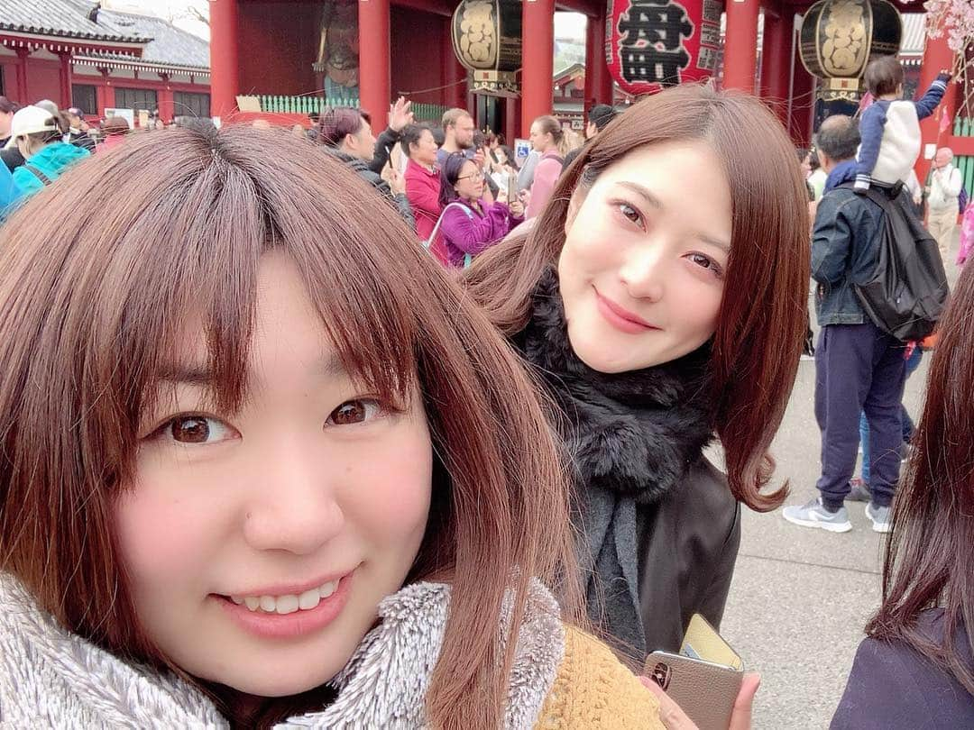 Sayuri（岸岡小百合）さんのインスタグラム写真 - (Sayuri（岸岡小百合）Instagram)「* さくら色メイク🌸 先日エストネーション六本木ヒルズ店にOpenしてしたto/oneでゲットしたコスメで春メイクしたよ♪ * ✅トーン ブースター セラム （写真6枚目） 還元イオン水がベースのブースターで、肌にすーっと染み込みます！その後の化粧水の飲み込みも変わる。 何より香りが最高‼️ とろっとしたテクスチャー🍋 * ✅ トーンペタルリキッドアイシャドウ02  2019ssのビジュアルメイクでも使用されている新作アイシャドウ。花びらのように綺麗な色合いで、春服が着たくなる🌸 春っぽさ満開✨ ベージュよりのピンクが上品‼️寄れないし塗った後はサラッとします♪ * ✅ トーン ルミナイザー03 （写真1枚目） 売り切れ店舗続出。 驚くほど透明感と艶が出るハイライト‼️ Cゾーンと目頭の下に入れるのがブーム✨ 艶肌＋透明感＋立体感＝最強🤣❤️ * to/oneハマった✨ 春の新作がとにかく可愛い‼️ 次はグロス狙ってます❤️ @toonecosmetics @estnation_roppongihills  #toone #トーン #toonecosmetics#estnation #estnationroppongihills #ナチュラルコスメ #オーガニックコスメ #ルミナイザー #トーンペタルリキッドアイシャドウ #フラワーティー #春メイク #春コスメ #美容ブロガー #美容好きな人と繋がりたい」3月26日 22時19分 - sayuuringo