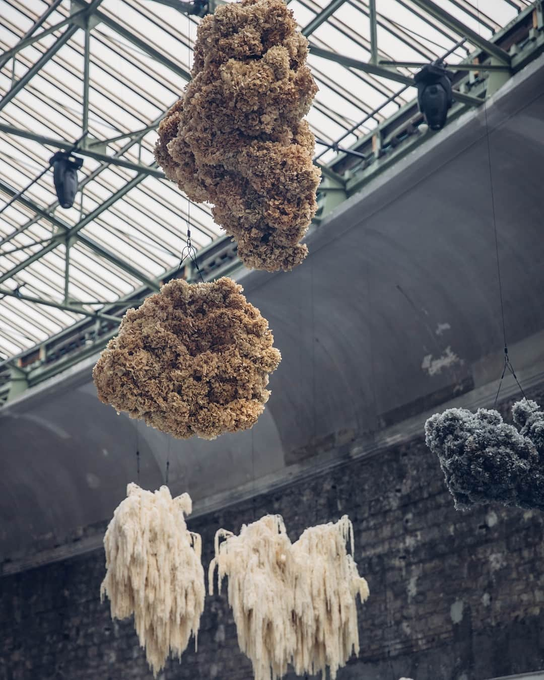 Our Food Storiesさんのインスタグラム写真 - (Our Food StoriesInstagram)「It was such a pleasure to style the  @hermes dinner together with our dear and talented friends @ruby_marylennox at the Grand Palais in Paris🌾✨#sauthermes #hermes ____ #gatheringslikethese #dinnertable #tabledecor #tabledecoration #momentslikethese #vogueliving #hermesdinner #ourfoodstories #diewocheaufinstagram #theweekoninstagram #flowercloud #flowerclouds #plantinstallation #marylennox #cntravelereats #foodstylist #foodphotographer #tablestyling #hermestableware」3月26日 22時22分 - _foodstories_