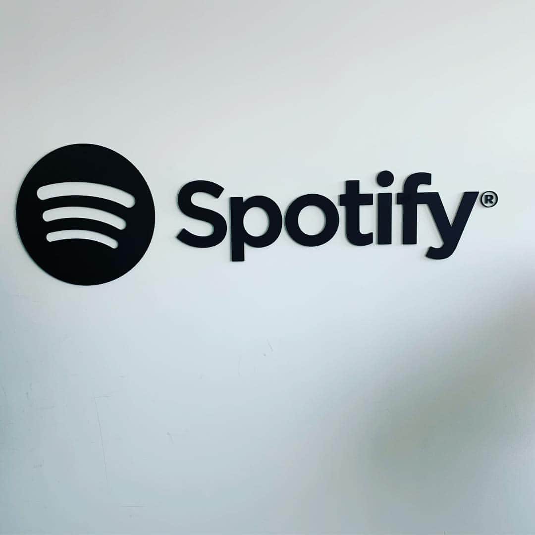 SHIGEOのインスタグラム：「今日はSpotifyさんにお邪魔してきました。ありがとうございます😊」