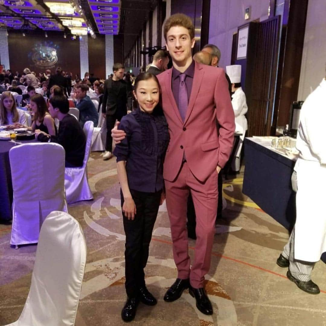 モリス・クヴィテラシヴィリさんのインスタグラム写真 - (モリス・クヴィテラシヴィリInstagram)「During the banquet with medalists and my friends. Congratulations👏🏻👏🏻👏🏻#figureskating #worldfigure #worldchampionships2019 #saitama #tokyo #japan #moriskvitelashvili #yuzuruhanyu #evgeniamedvedeva #shomauno #tarasovamorozov #alinazagitova #sofiasamodurova #elizabettursynbaeva」3月26日 22時28分 - moriskvit