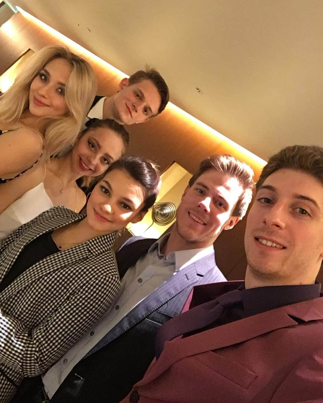 モリス・クヴィテラシヴィリさんのインスタグラム写真 - (モリス・クヴィテラシヴィリInstagram)「During the banquet with medalists and my friends! Congratulation!👏🏻👏🏻👏🏻 #figureskating #worldfigure #worldfigure2019 #worldchampionships #saitama #tokyo #thankyoujapan #japan #moriskvitelashvili #alinazagitova #sofiasamodurova #vladimirmorozov #sinitsinakatsalapov」3月26日 22時29分 - moriskvit