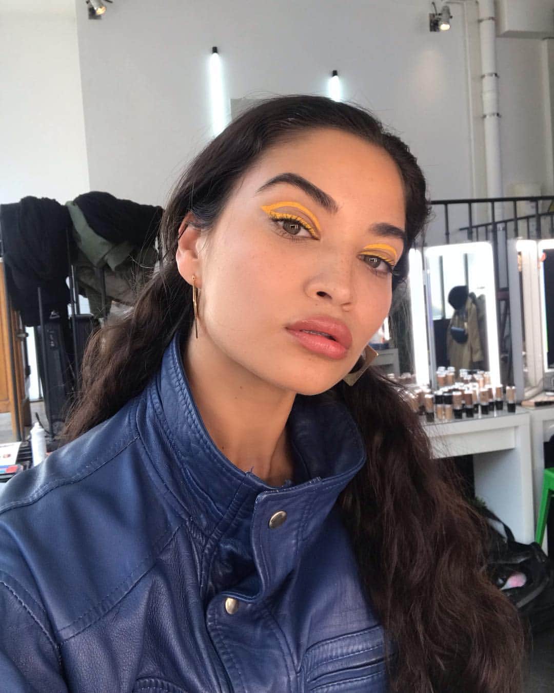 シャニーナ・シャイクのインスタグラム：「Sharp yellow 💛」