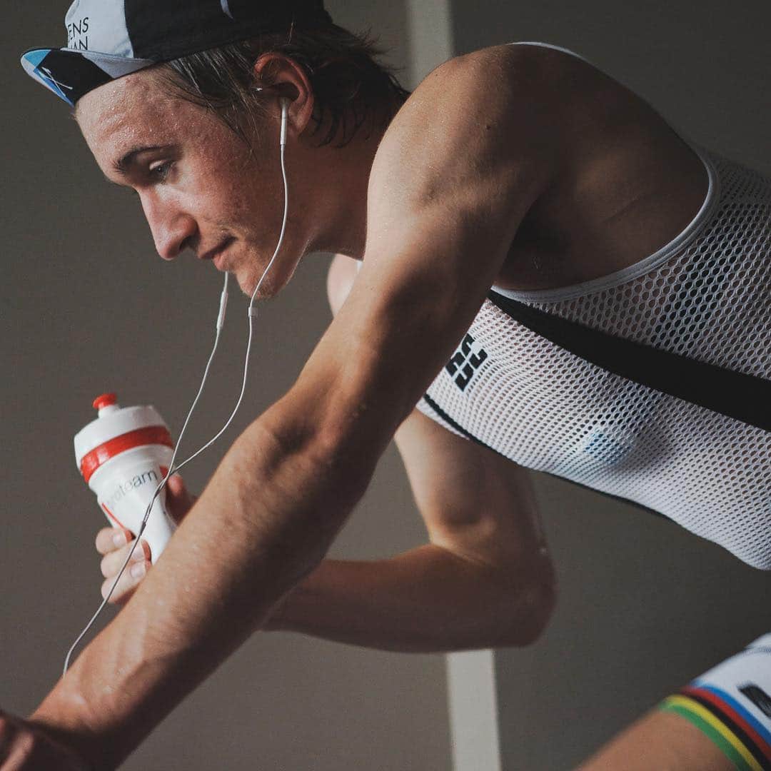 Zipp Speed Weaponryさんのインスタグラム写真 - (Zipp Speed WeaponryInstagram)「Hagens Berman Axeon @mikkel_bjerg98 in search of the ultimate hour. ⏱ 🚲 🇩🇰 ⬇️ Zipp interview with youth time trial specialist in profile link.」3月26日 22時36分 - zippspeed
