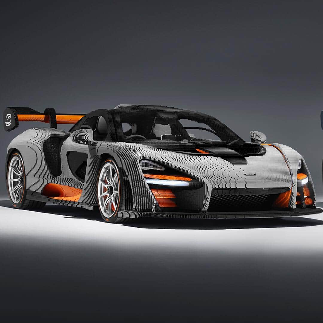 McLaren Automotiveさんのインスタグラム写真 - (McLaren AutomotiveInstagram)「McLaren’s most aggressive road car to date has been recreated in breath-taking detail as a 1:1 scale @LEGO model. 467,854 bricks weighing in at an incredible 1700KG make up this #FullScale model of the mighty #McLarenSenna. An astonishing feat of model making endurance.  #LEGOSpeedChampions #LEGO」3月26日 22時37分 - mclarenauto