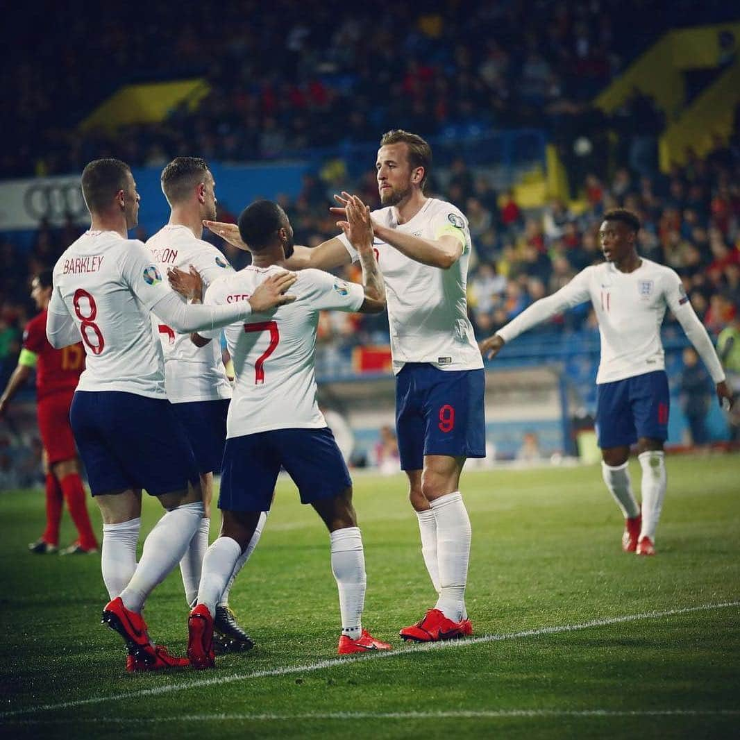 ルイス・ハミルトンさんのインスタグラム写真 - (ルイス・ハミルトンInstagram)「Congrats to @england on their 5-1 win against Montenegro last night, you’re doing us all proud. What you faced with the chants was despicable. Completely unacceptable, no room for this behaviour in any sport. #loveoverhate #silencethehaters」3月26日 22時51分 - lewishamilton