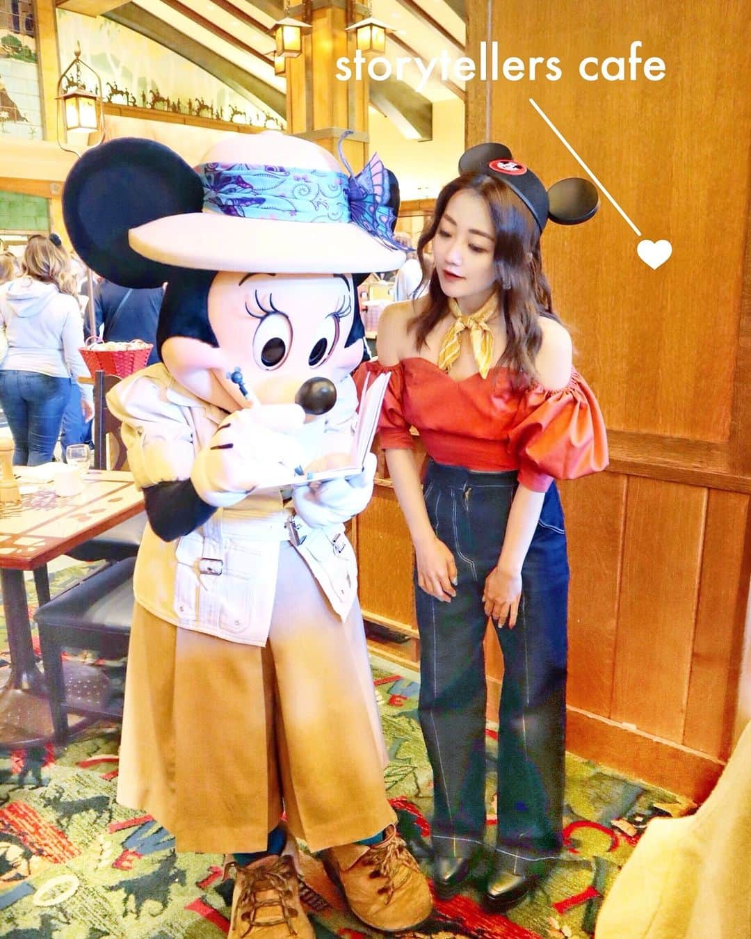 中島絢乃さんのインスタグラム写真 - (中島絢乃Instagram)「🐭🎀🗺﻿ ﻿ ﻿ インスタライブありがとう😭💕﻿ 無事二週目を迎えられて良かったです😂笑﻿ ﻿ ﻿ 不思議なことに、﻿ 相談者さんじゃない子たちからも﻿ DMでありがとうを言ってもらえるという😳✨💭笑﻿ やって良かったなと思えました😂❤️﻿ (四時起きのせいで﻿ 喋ってる間の記憶が曖昧なのですが←)﻿ ﻿ 私なりのお答えしかできなくてごめんね！！﻿🙏🔥 ﻿ ﻿ ﻿ ﻿ 来週もやります！﻿ 来週また相談募集するね☺️✨﻿ 観てくれた方本当にありがとうございました😭❤️﻿ ﻿ ﻿ ﻿ ﻿ ﻿ ﻿ ﻿ 写真は、﻿ #ストーリーテラーカフェ での﻿ ミニーちゃんグリーティングだよ🐭🎀﻿ ﻿ 私口開いてない？そしてどんな姿勢？笑﻿ ﻿ ❤︎❤︎❤︎❤︎❤︎❤︎❤︎❤︎❤︎❤︎❤︎❤︎❤︎❤︎❤︎ #sponsored by#Californiadisney 🏰🌈 #disneysisters_jp 👭🇯🇵 #中島絢乃的カリフォルニア🌴🎡 #カリフォルニアディズニー #ゲットユアイヤーズオン#getyourearson」3月26日 22時43分 - nakajima_ayano