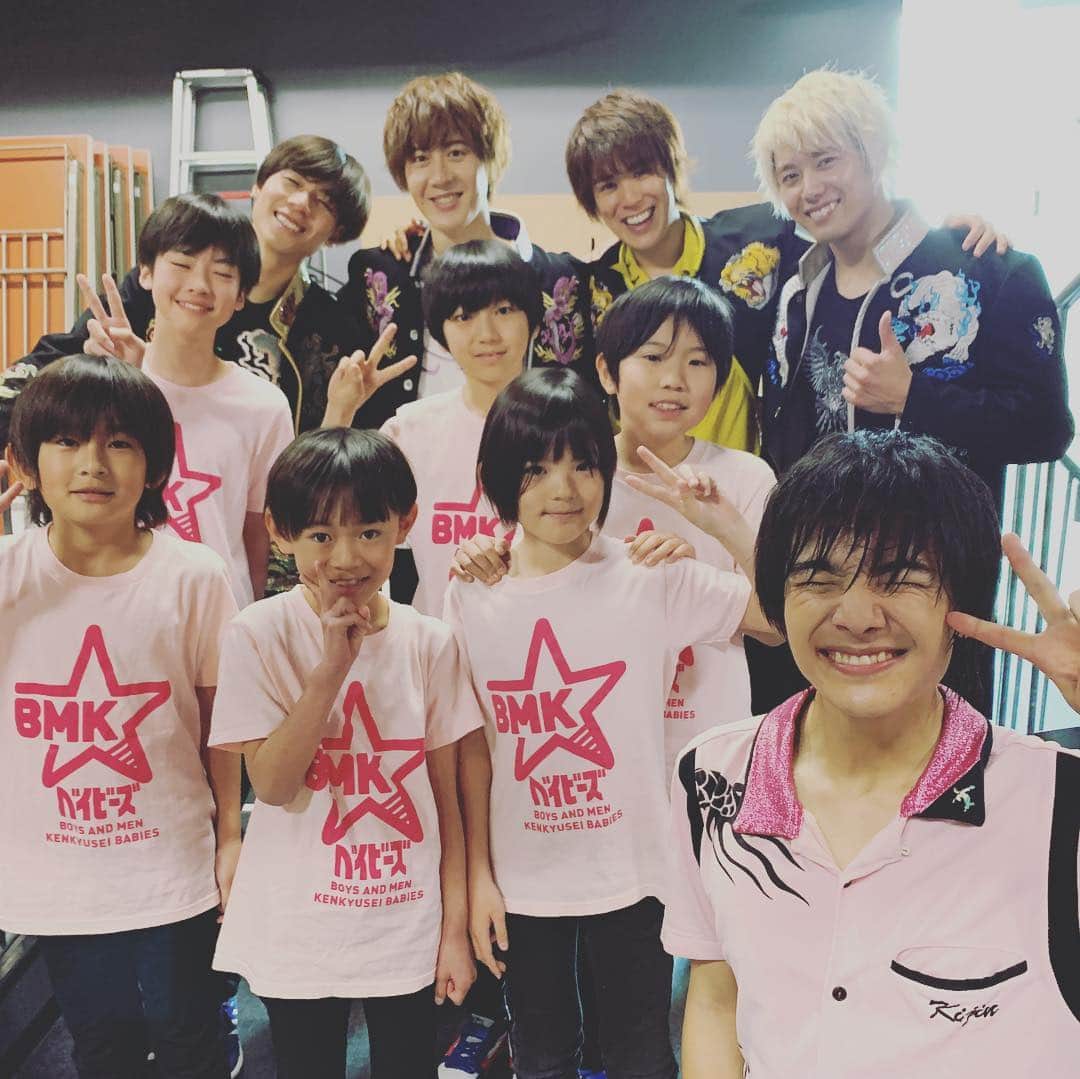 BOYS AND MENさんのインスタグラム写真 - (BOYS AND MENInstagram)「今日のボイメンは1日BM THEATERにてイベントでした☺️✨ 昼公演➡️誠スペシャルイベント 夜公演➡️ R-35 オトナ女子部  ありがとうございました‼️‼️ #ボイメン  #本田剛文 #勇翔 #平松賢人 #土田拓海 #吉原雅斗 #ベイビーズ #混ざってますね笑 #田村侑久 #辻本達規 #小林豊」3月26日 22時54分 - boysandmen_official