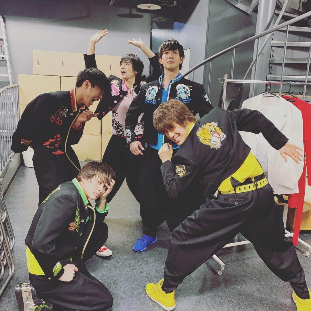 BOYS AND MENさんのインスタグラム写真 - (BOYS AND MENInstagram)「今日のボイメンは1日BM THEATERにてイベントでした☺️✨ 昼公演➡️誠スペシャルイベント 夜公演➡️ R-35 オトナ女子部  ありがとうございました‼️‼️ #ボイメン  #本田剛文 #勇翔 #平松賢人 #土田拓海 #吉原雅斗 #ベイビーズ #混ざってますね笑 #田村侑久 #辻本達規 #小林豊」3月26日 22時54分 - boysandmen_official