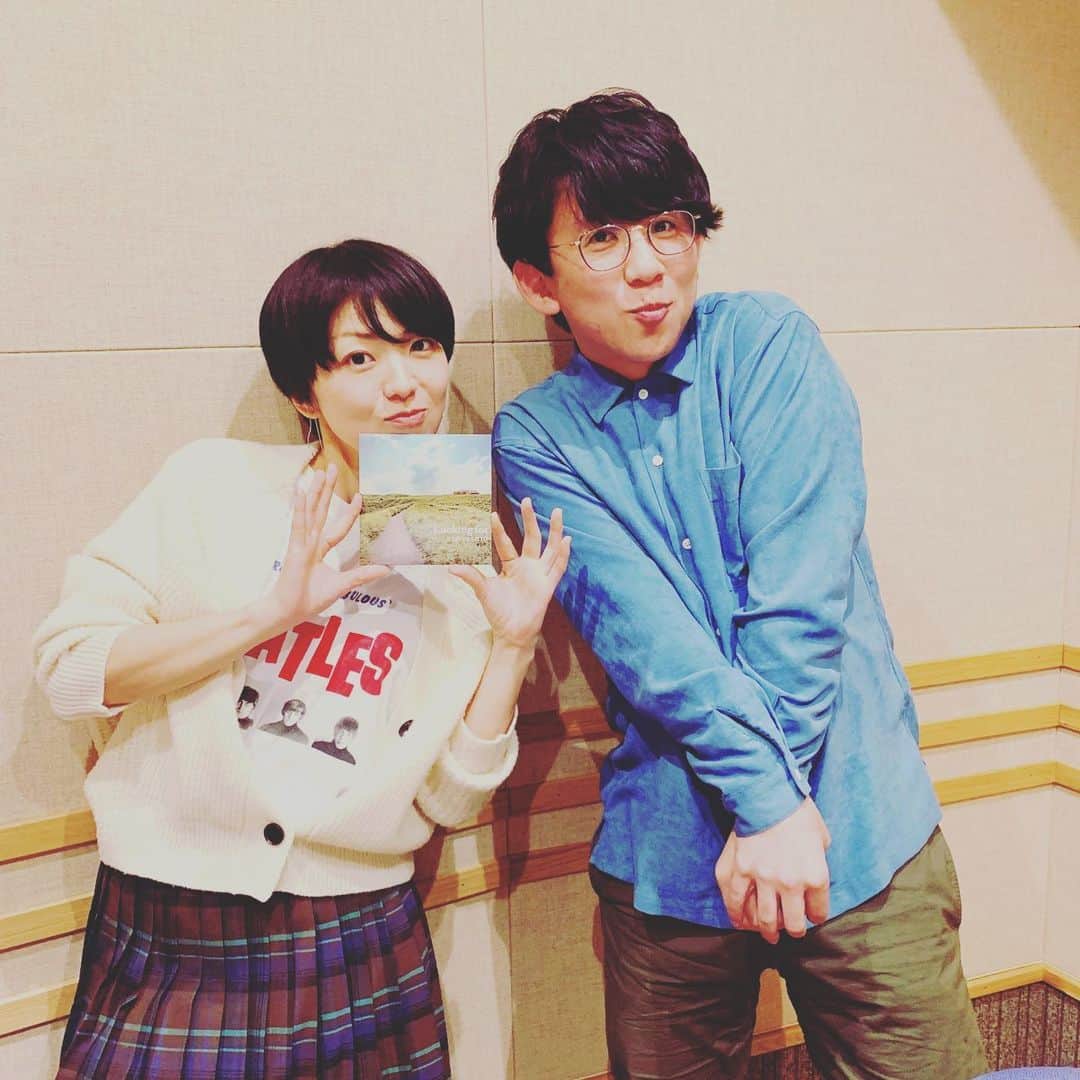 熊木杏里のインスタグラム：「HBCラジオ「夢のある喫茶店」 4月のお客様は ギタリスト 齋藤純一くんです！ 熊木バンドを支えてくれている プレイもトークもキャラクターも 最高な純ちゃんです。  2nd ALBUM 『Looking for』 をリリース。 いい曲だったなぁ  ぜひ、お聴きくださいませ！ 登場回は以下です。  1週目 HBC 北海道放送　4月6日（土）28:20~28:40 SBC 信越放送　　4月7日（日）24:00~24:20 MRO 北陸放送  4月8日（月）21:30~21:50 RFC ラジオ福島  4月8日（月） 21:00~21:20  KNB 北日本放送  4月14日（日） 17:30〜17:50 KBS 京都  4月13日（土） 21:00~21:20  2週目 HBC 北海道放送  4月13日（土）28:20~28:40 SBC 信越放送  4月14日（日）24:00~24:20 MRO 北陸放送  4月15日（月）21:30~21:50 RFC ラジオ福島  4月16日（月） 21:00~21:20  KNB 北日本放送  4月21日（日） 17:30〜17:50 KBS 京都  4月20日（土） 21:00~21:20  #齋藤純一 #熊木杏里」