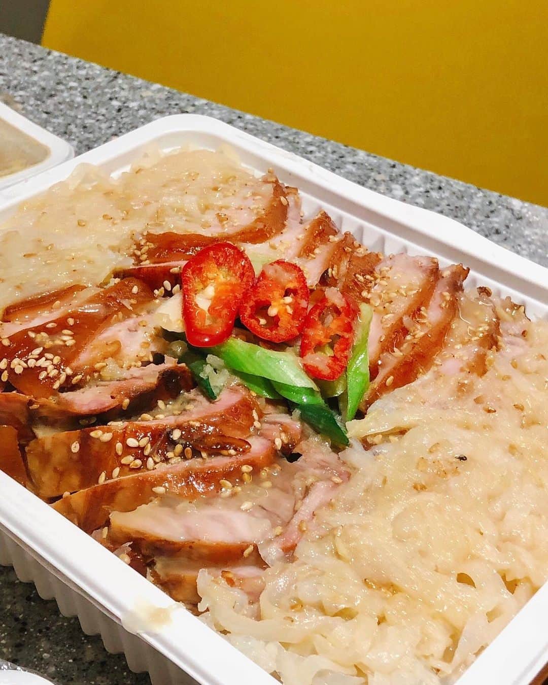 Choi Somiさんのインスタグラム写真 - (Choi SomiInstagram)「⠀⠀⠀⠀⠀ #소미언니식탁🍴 ⠀⠀⠀⠀⠀ 음식 다 너무 맛있고 행복했음 열심히 일하고 맛있는 거 먹고 후회하지 않을 정도로 놀고 좋은 인연과 함께 하는 것 인생이 뭐 별거 있을까  그리고 엄마와의 수다 타임엔 항상 웃음과 눈물이 마르지 않지 아직도 소녀야 울 김여사💚 가족에게 잘합시다 :-)」3月26日 23時09分 - cxxsomi