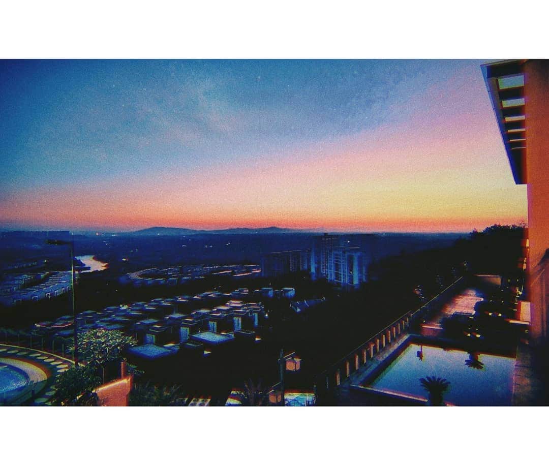 ダンソン・タンのインスタグラム：「gooDnighT🌇🌇🌇 #DT視角 #唐禹哲 #HOTHEART #SEVENDAYS #DT」