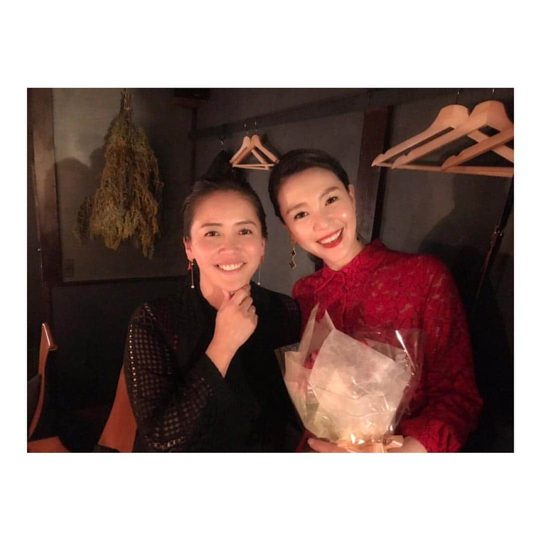 知花くららさんのインスタグラム写真 - (知花くららInstagram)「久しぶりに、大好きな人たちと集えた😍  @hajimechitose.official  @sayako_shimokobe」3月26日 23時20分 - chibanakurara.official