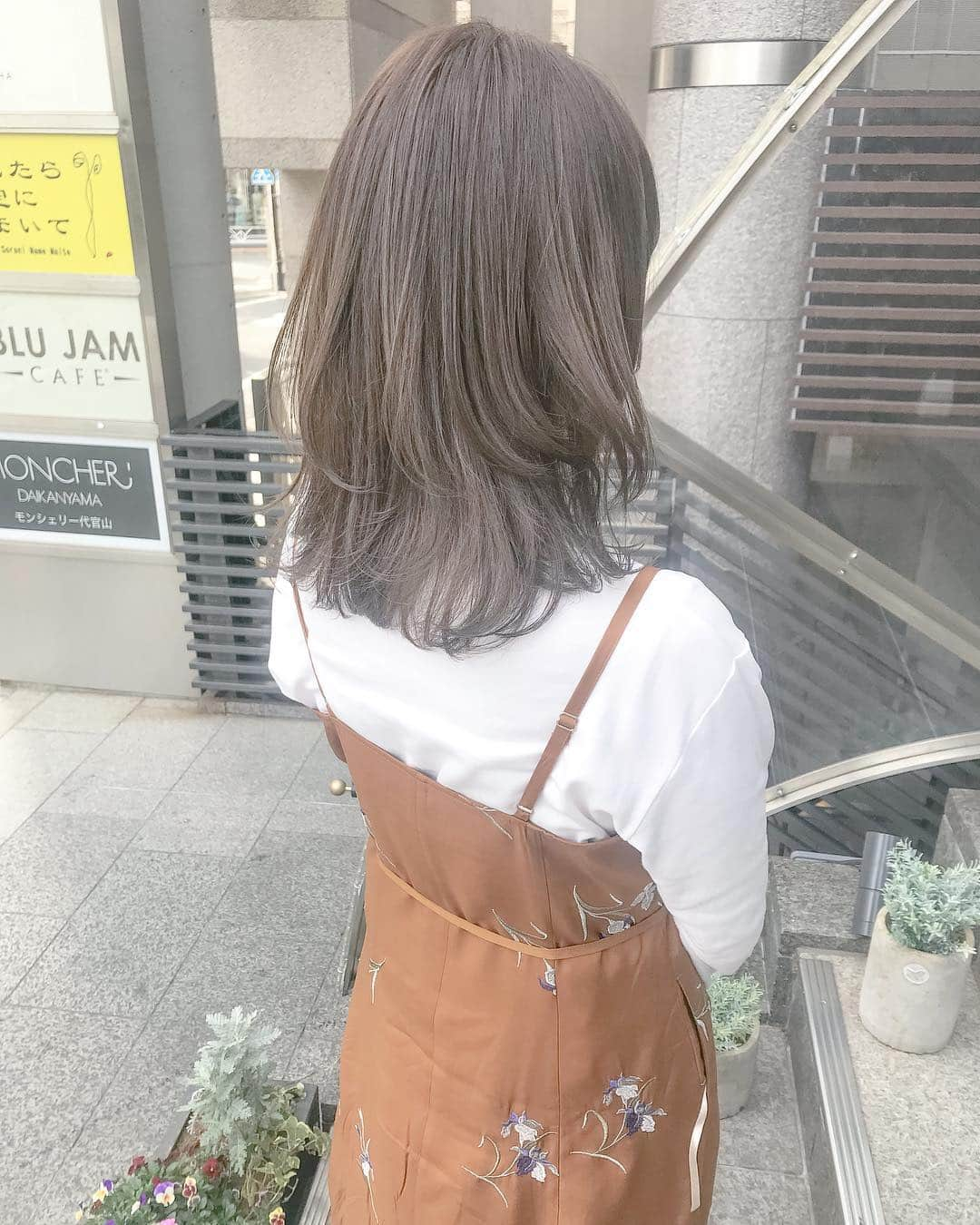 佃加菜さんのインスタグラム写真 - (佃加菜Instagram)「olive  beige🌿 赤みのないオリーブは、春のお洋服にぴったり♡ ワンピースでフラットシューズ可愛かったなぁ♡🌼 . #shima #shima_daikanyama #sweet #natural #french #cosmekitchen」3月26日 23時27分 - tsukuda_kana