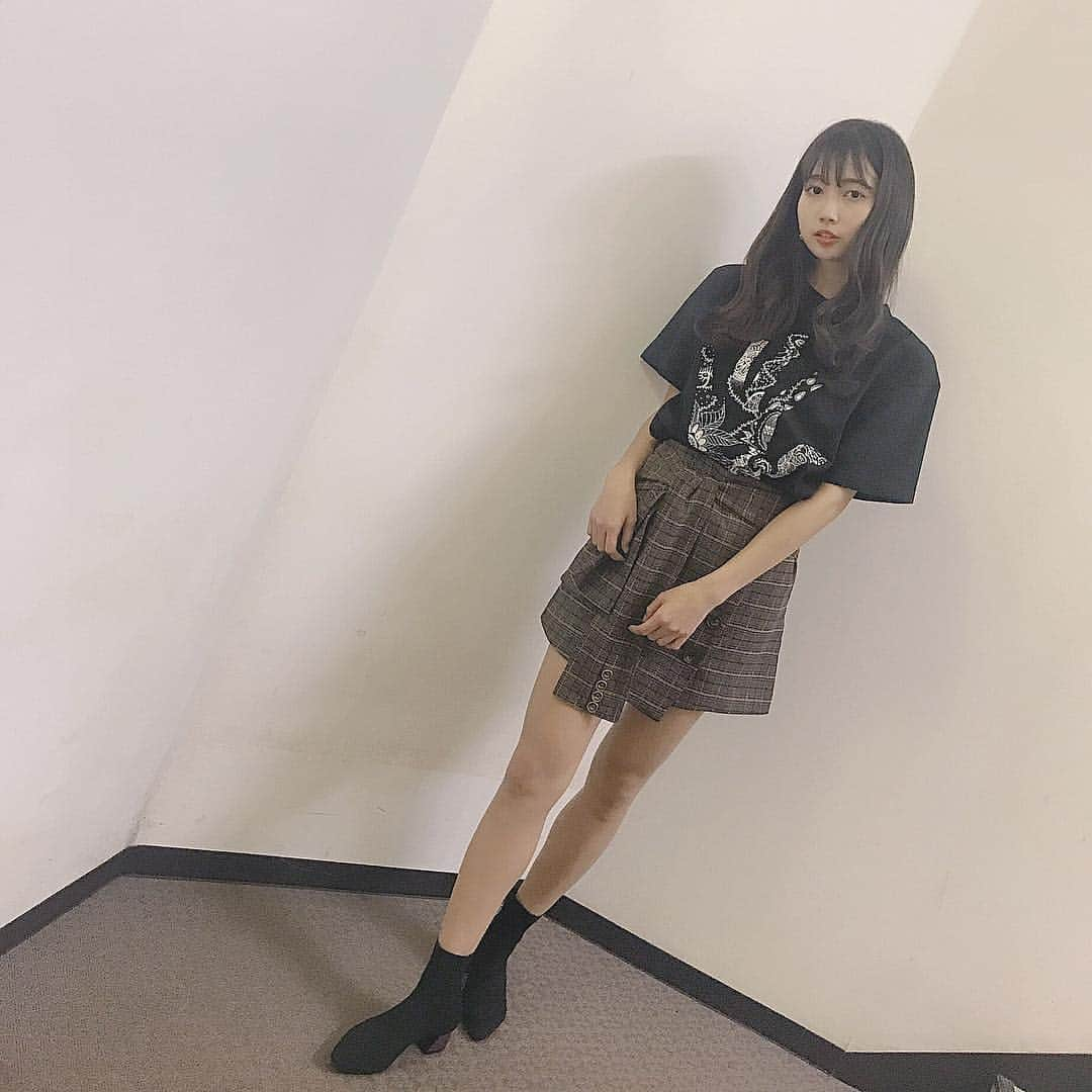 木下綾菜さんのインスタグラム写真 - (木下綾菜Instagram)「こば生誕祭Tシャツ！ おててぃーシャツ×私服。 . スカートは @dzzit_official  のものです〜。 形が可愛いの。 . #さんみゅ」3月26日 23時23分 - kinoshita_ayana