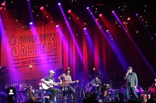 3 Doors Downのインスタグラム：「Who’s coming out to the #BackPorchJam Acoustic shows this weekend in Tulsa, OK (3.28), Kansas City, MO (3.29) & Mulvane, KS (3.30)? 📸 @riverwindcasino」