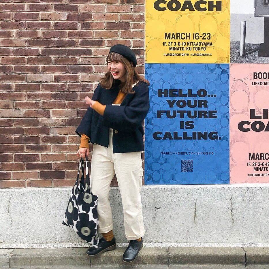 かほこ。さんのインスタグラム写真 - (かほこ。Instagram)「ㅤㅤㅤㅤㅤㅤㅤㅤㅤㅤㅤㅤㅤ ㅤㅤㅤㅤㅤㅤㅤㅤㅤㅤㅤㅤㅤ outer : #noteetsilence knit & socks : #uniqlo (men) pants : #parici bag : #marimekko béret : #adametrope shoes : #sugarsugar ㅤㅤㅤㅤㅤㅤㅤㅤㅤㅤㅤㅤㅤ 土曜日はるちゃんと遊んだ時の。なぜか3日も遅れるようになってしまった、、この日はとても寒くて、冬服に逆戻り。でも白のオーバーオールで重たい色にならないようにしました。 ㅤㅤㅤㅤㅤㅤㅤㅤㅤㅤㅤㅤㅤ 黄色がポイント💫中は5枚目を見てね！ ㅤㅤㅤㅤㅤㅤㅤㅤㅤㅤㅤㅤㅤ ずっと笑っとるな一人で ㅤㅤㅤㅤㅤㅤㅤㅤㅤㅤㅤㅤㅤ #kaho_fashion」3月26日 23時24分 - xxokohakxx